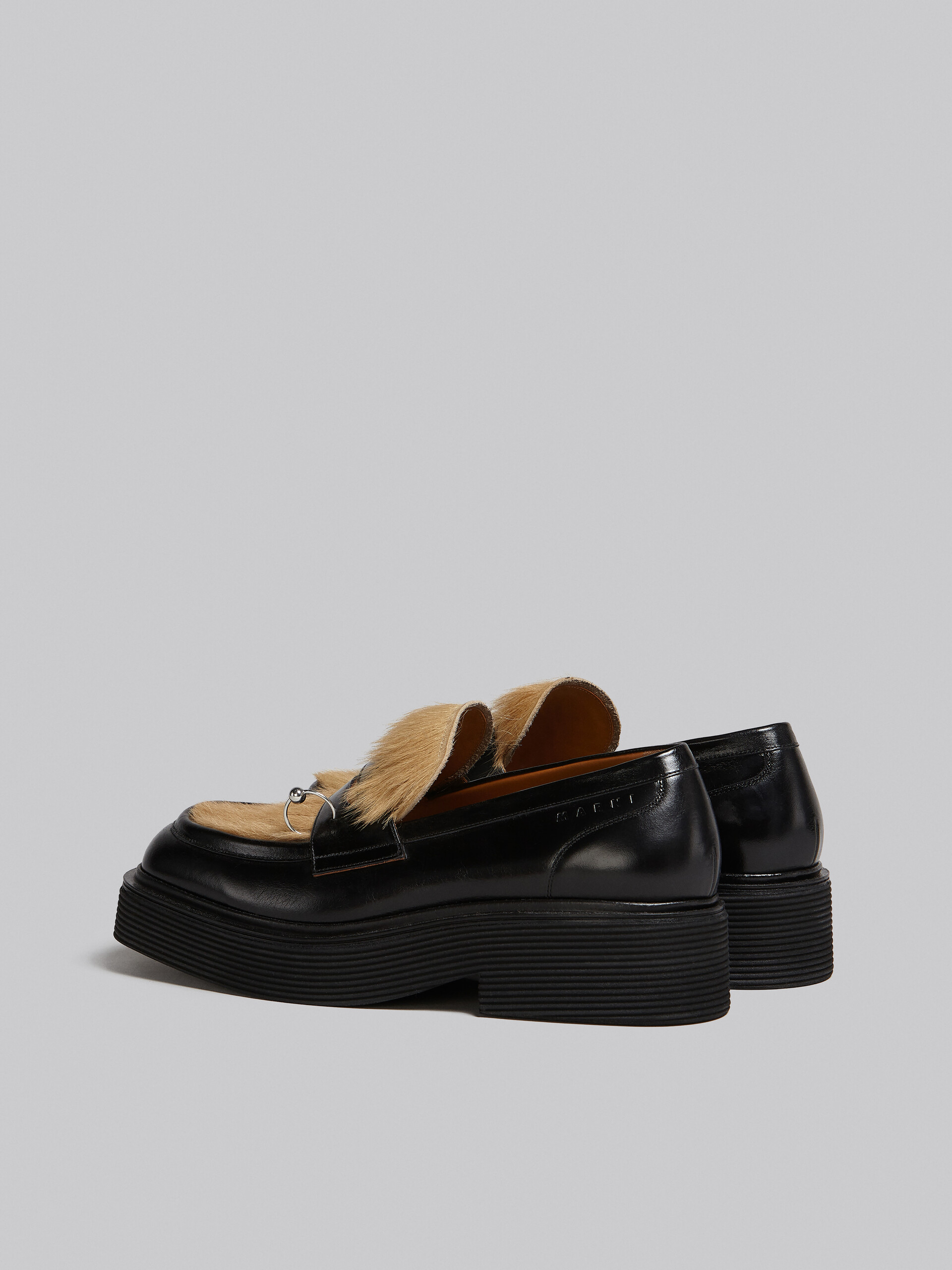 Black leather and beige long hair calfskin moccasin - Mocassin - Image 3