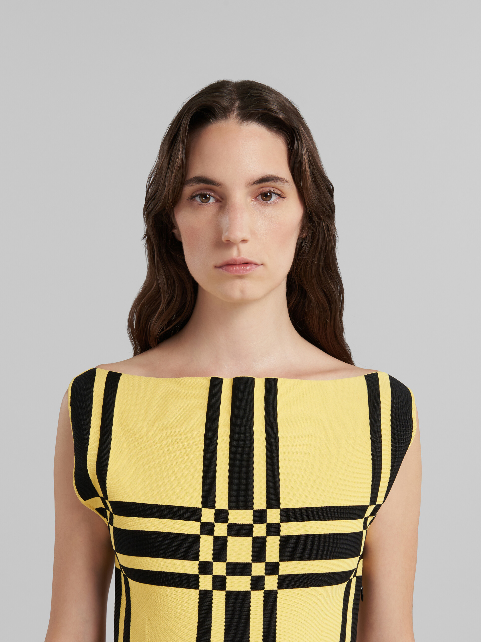 Yellow viscose sheath dress with maxi check - Dresses - Image 4