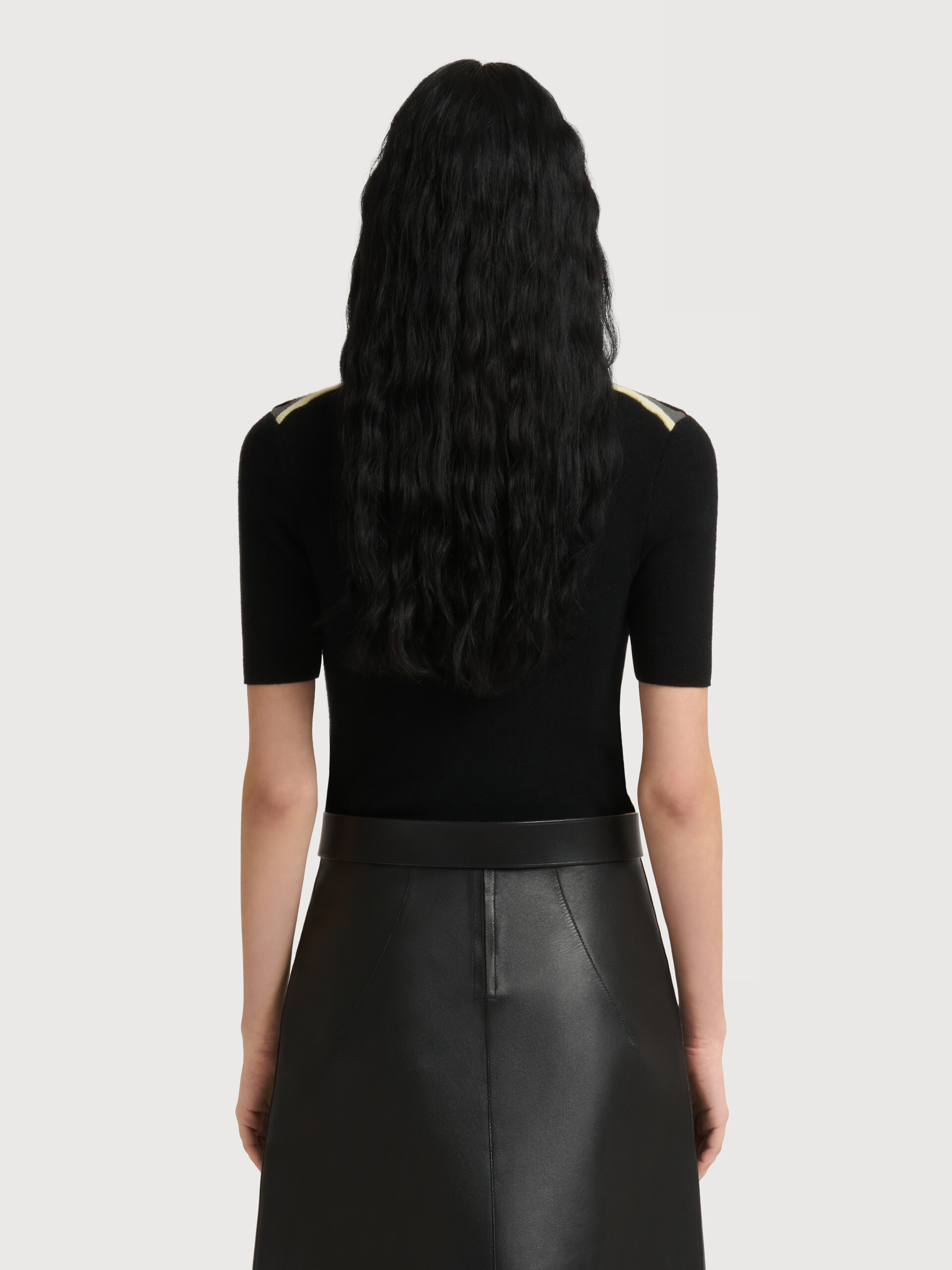 Black wool jumper with 3D wave - Pullovers - Image 4