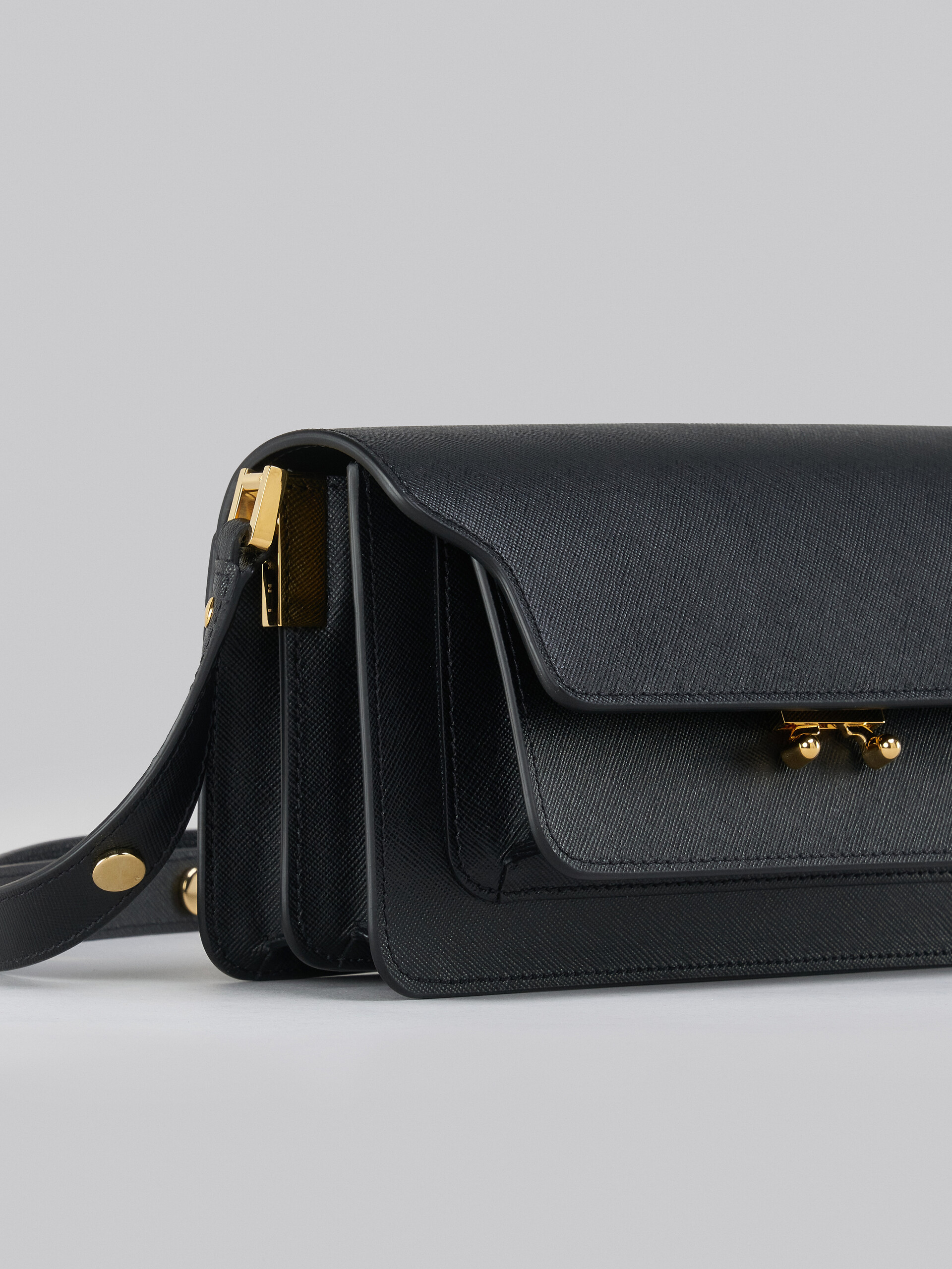 Trunk Bag E/W in black saffiano leather - Shoulder Bags - Image 5