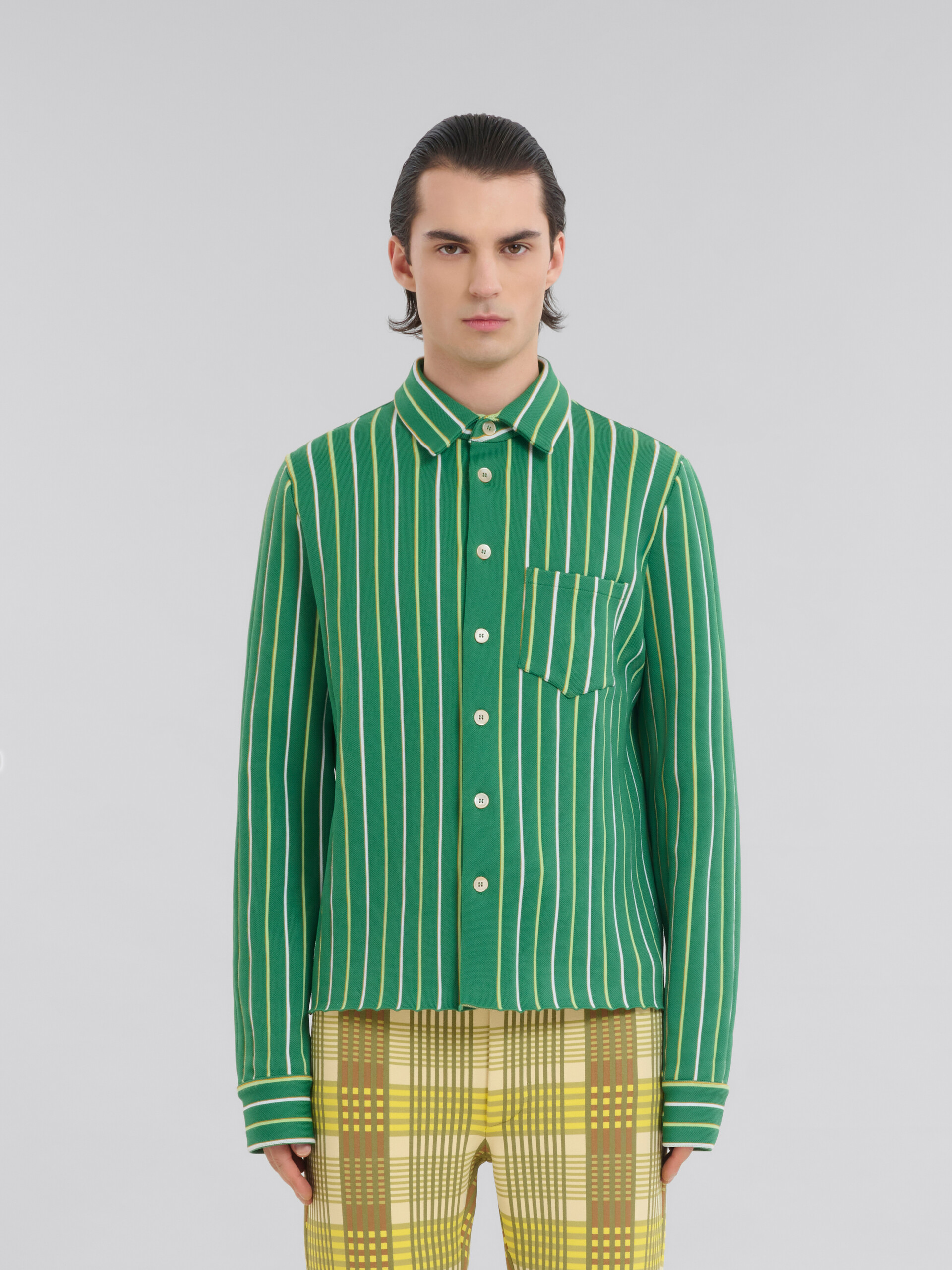 Grün gestreiftes Hemd aus technischem Strick - Hemden - Image 2