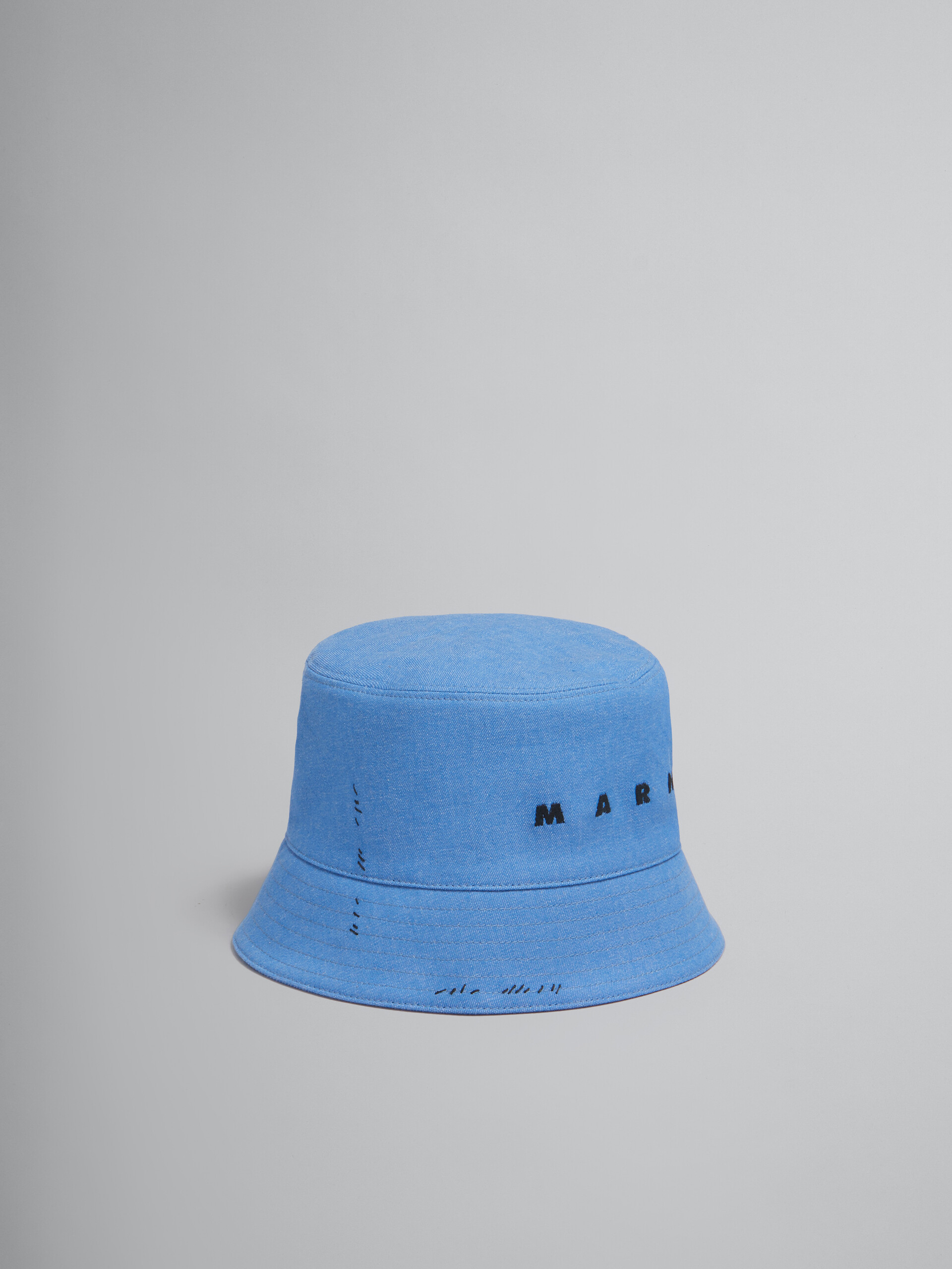 Cappello bucket in denim blu con logo ricamato - Cappelli - Image 1