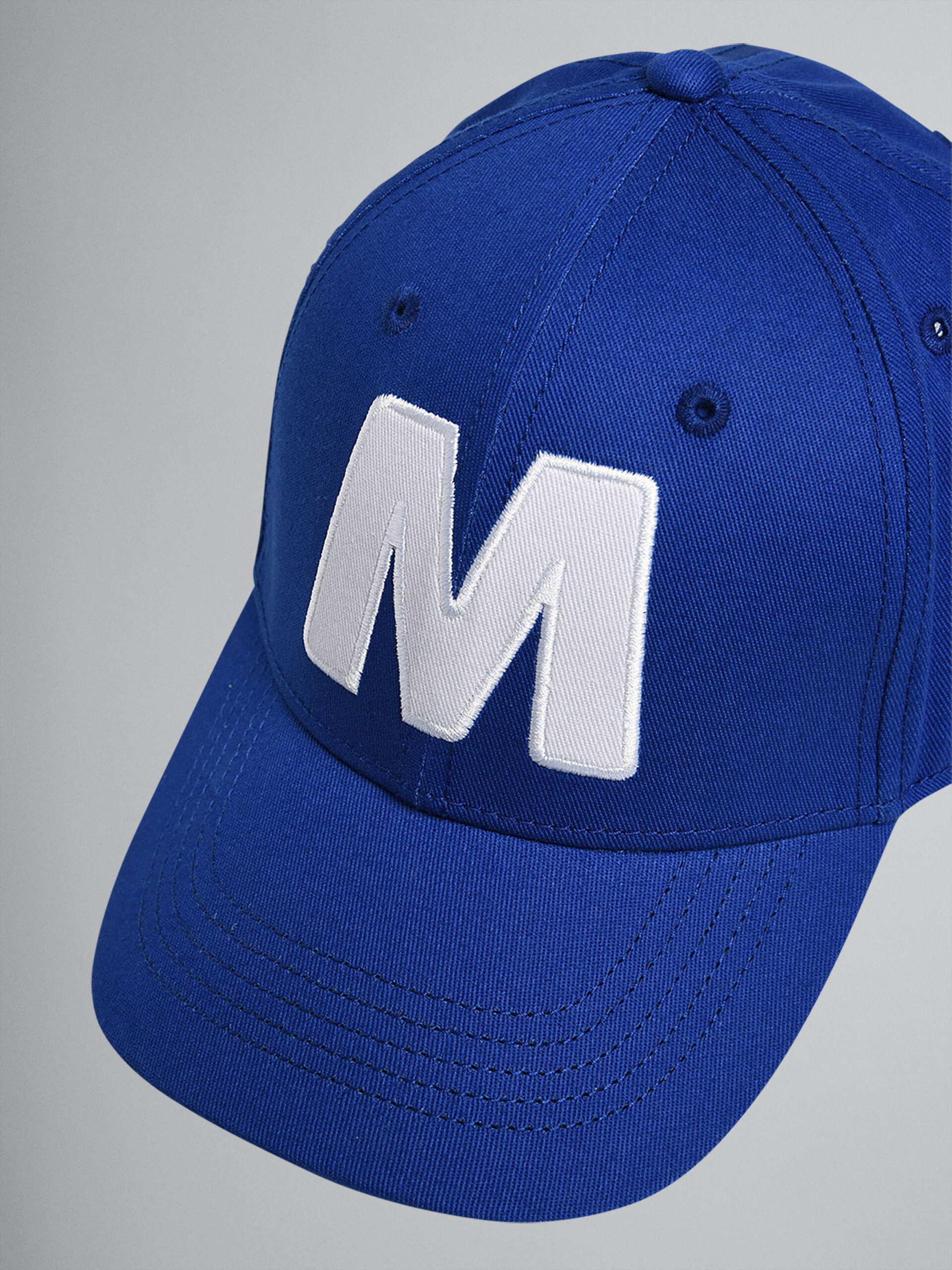 "M" blue cotton gabardine baseball cap - Caps - Image 3