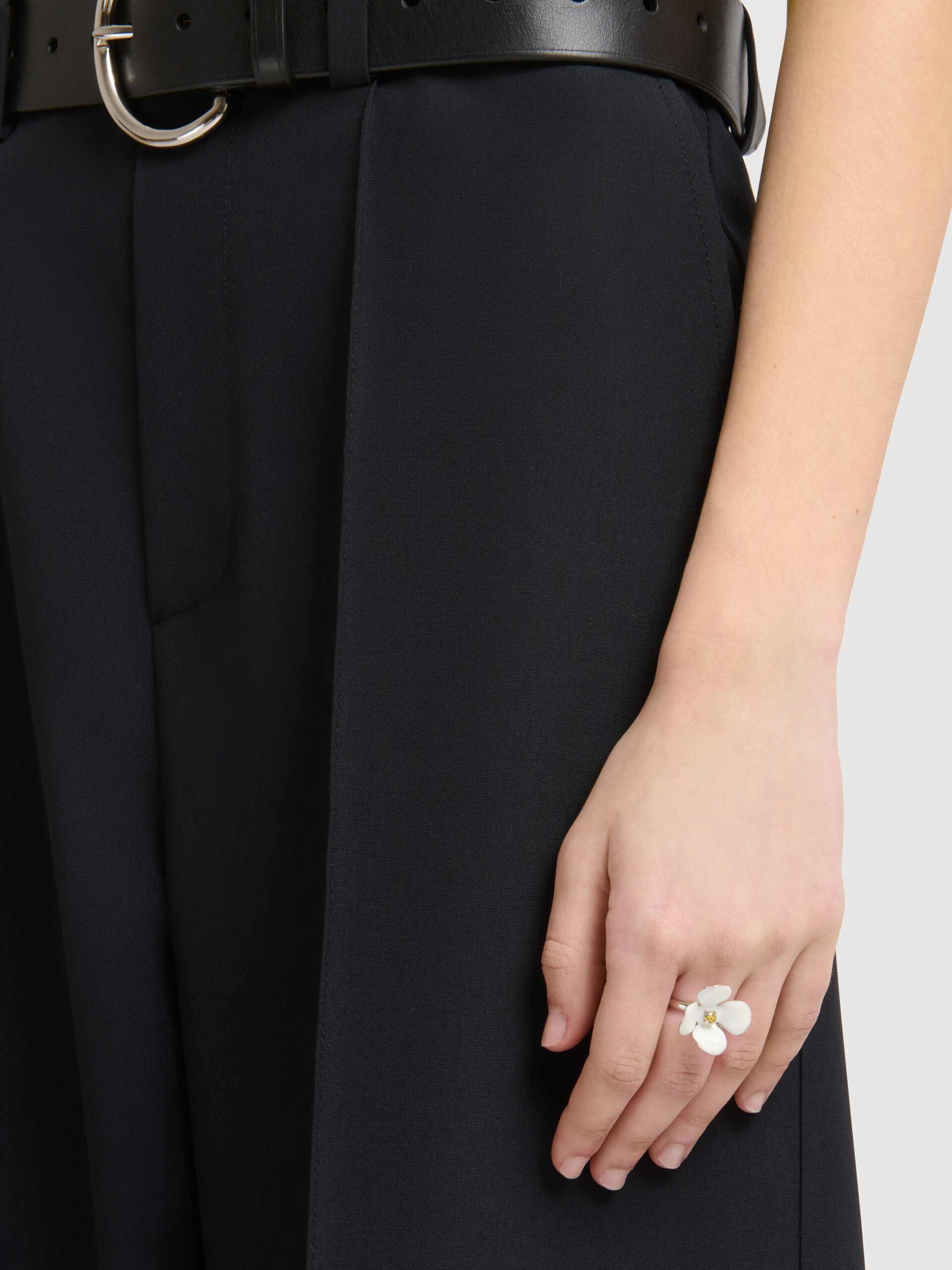 White enamel daisy ring - Rings - Image 2