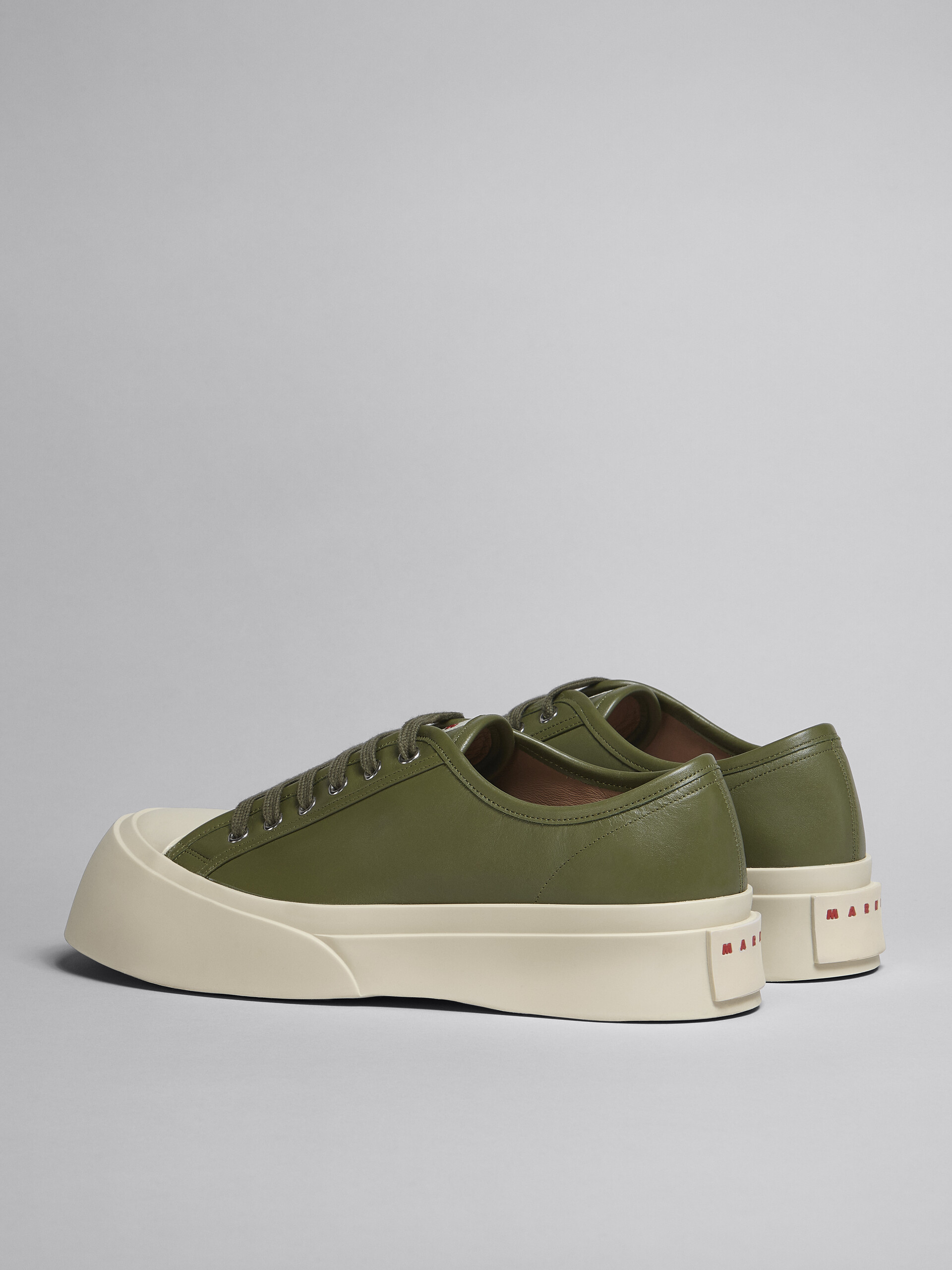 Zapatilla PABLO de piel de becerro suave verde - Sneakers - Image 3