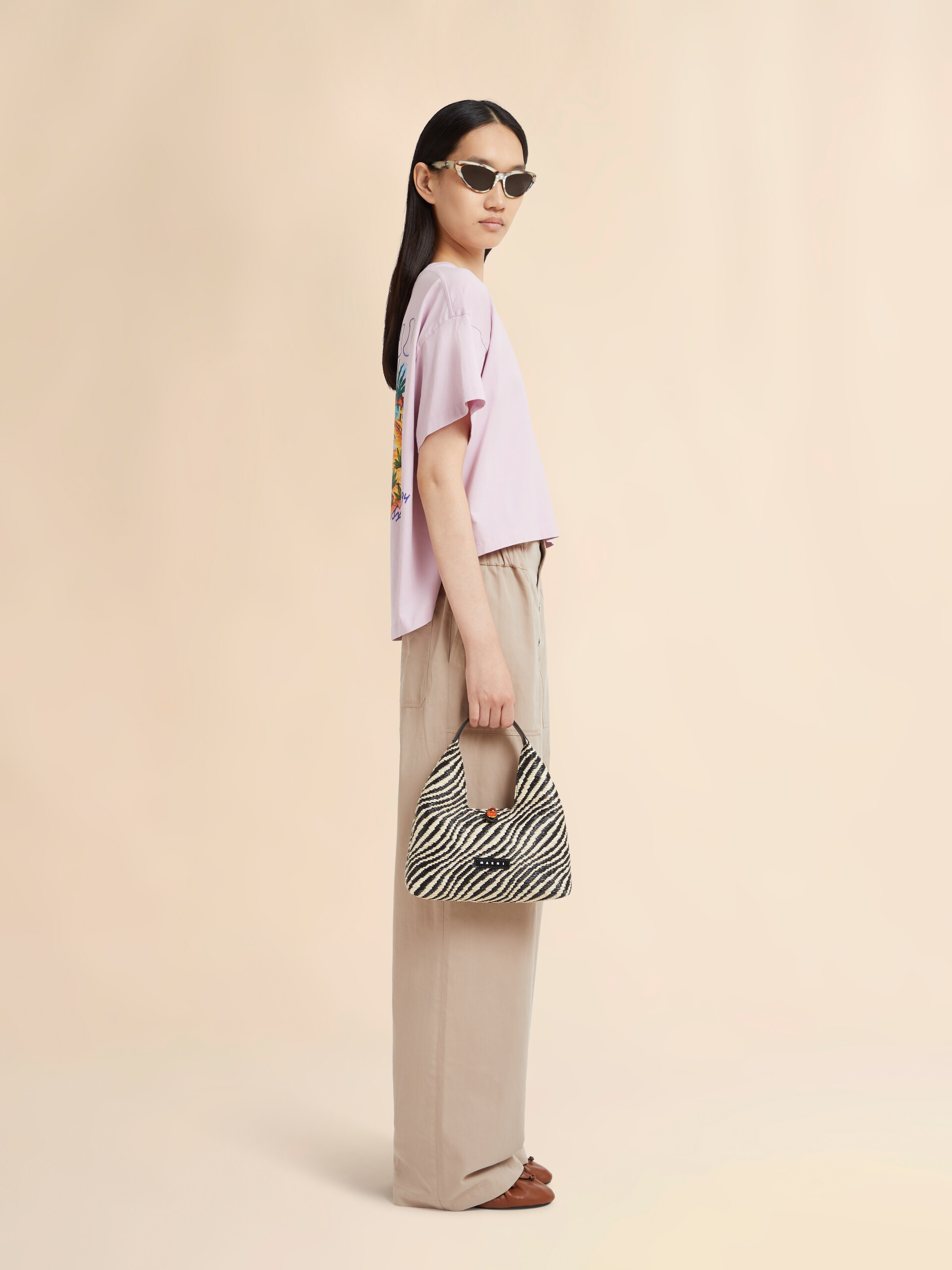 Black wavy raffia-effect Trapeze mini top handle bag - Handbag - Image 2