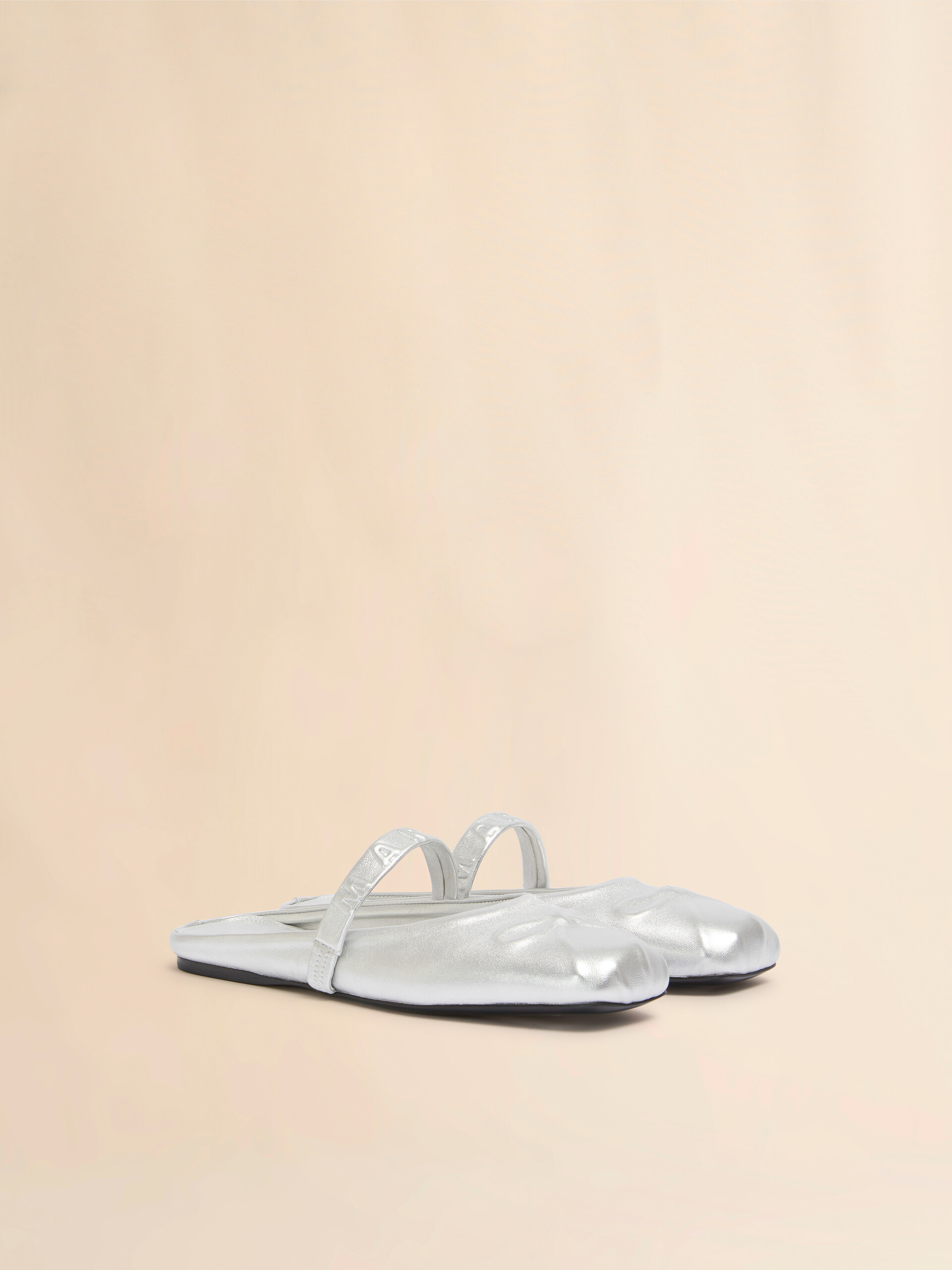 Ballerina Sabot Little Bow aus silberfarbenem Leder - Holzschuhe - Image 2