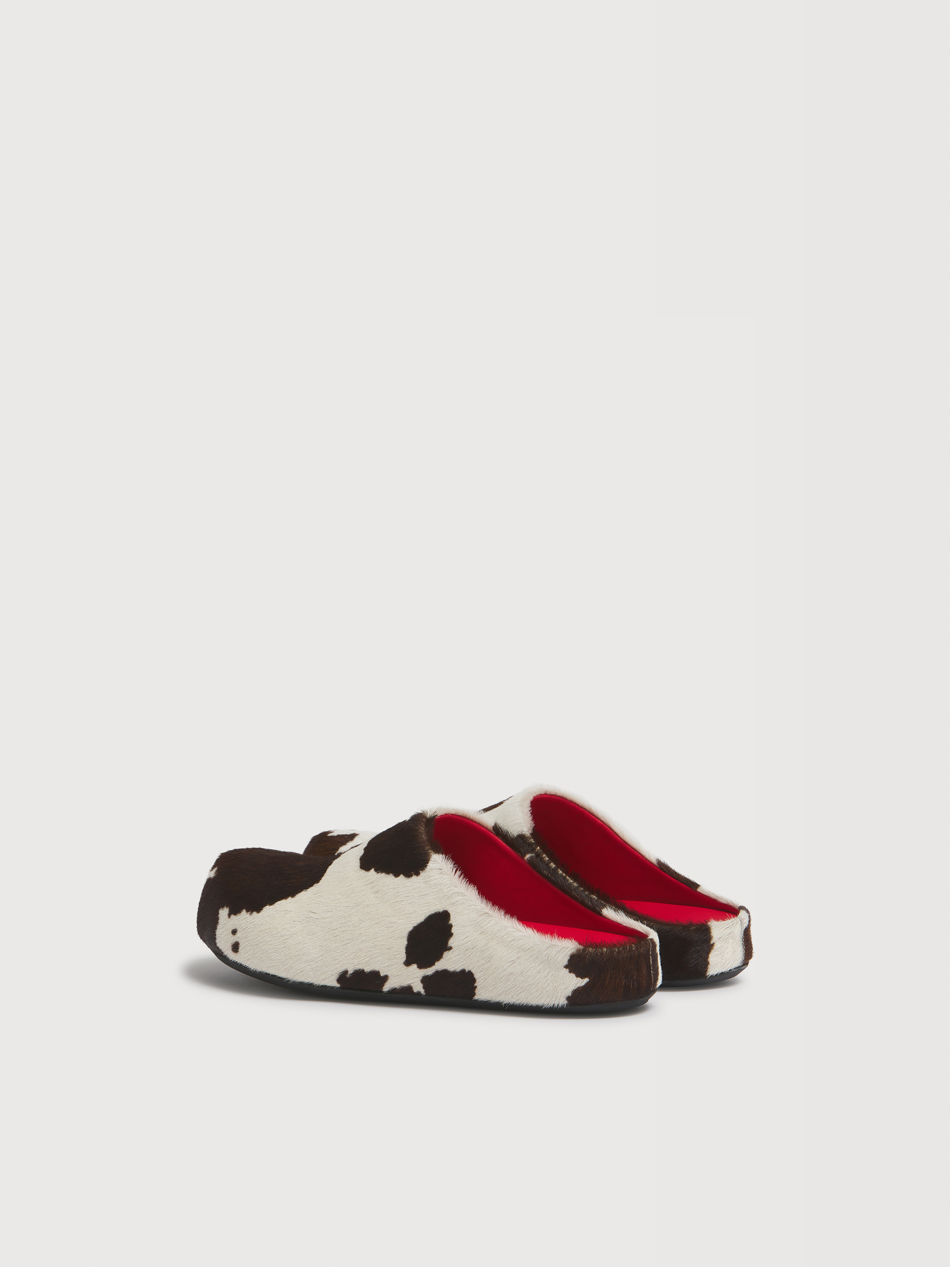 White and brown cow-print ponyhair Fussbett sabot - Sandals - Image 3