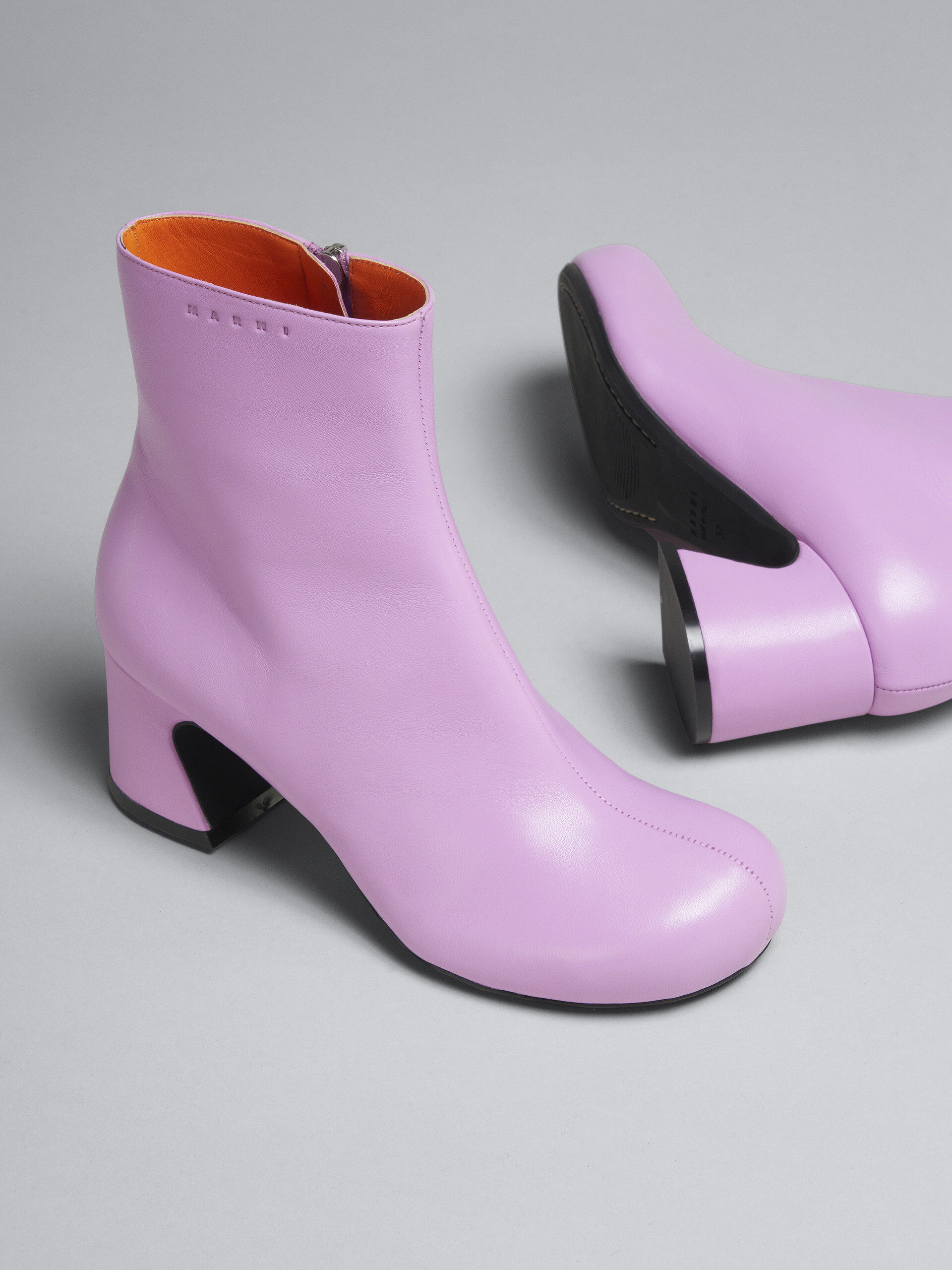 Stiefeletten aus rosafarbenem Leder - Stiefel - Image 4