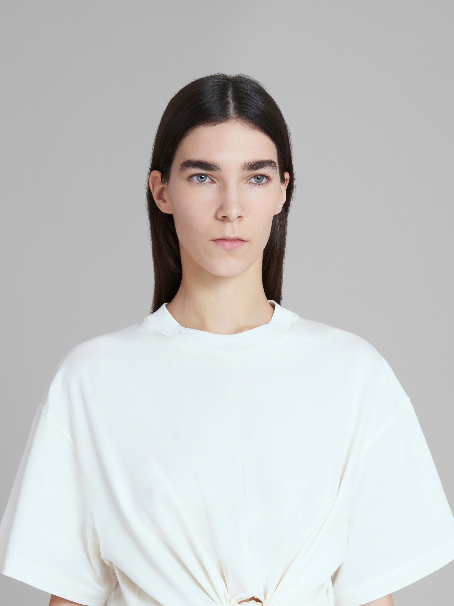 Marni x No Vacancy Inn - White T-shirt in bio cotton jersey with knot - T-shirts - Image 4