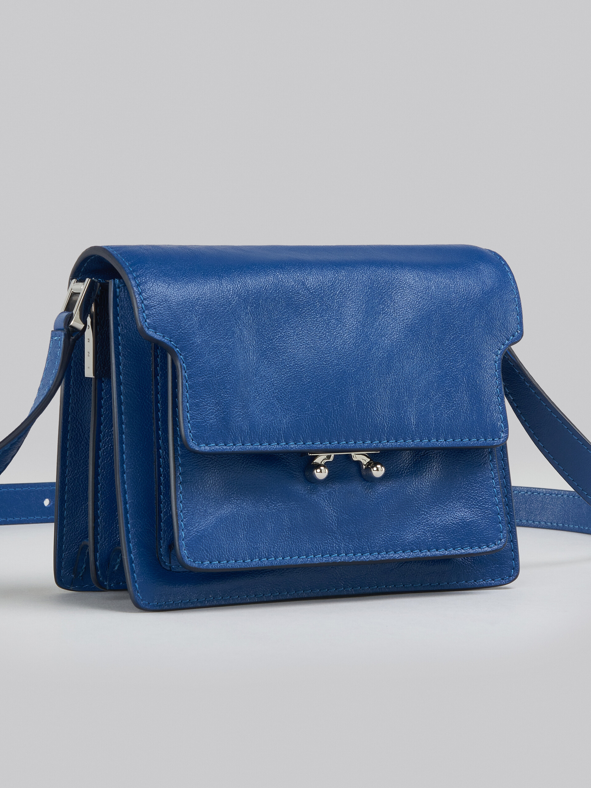 Trunk Soft Mini Bag in blue leather - Shoulder Bags - Image 5