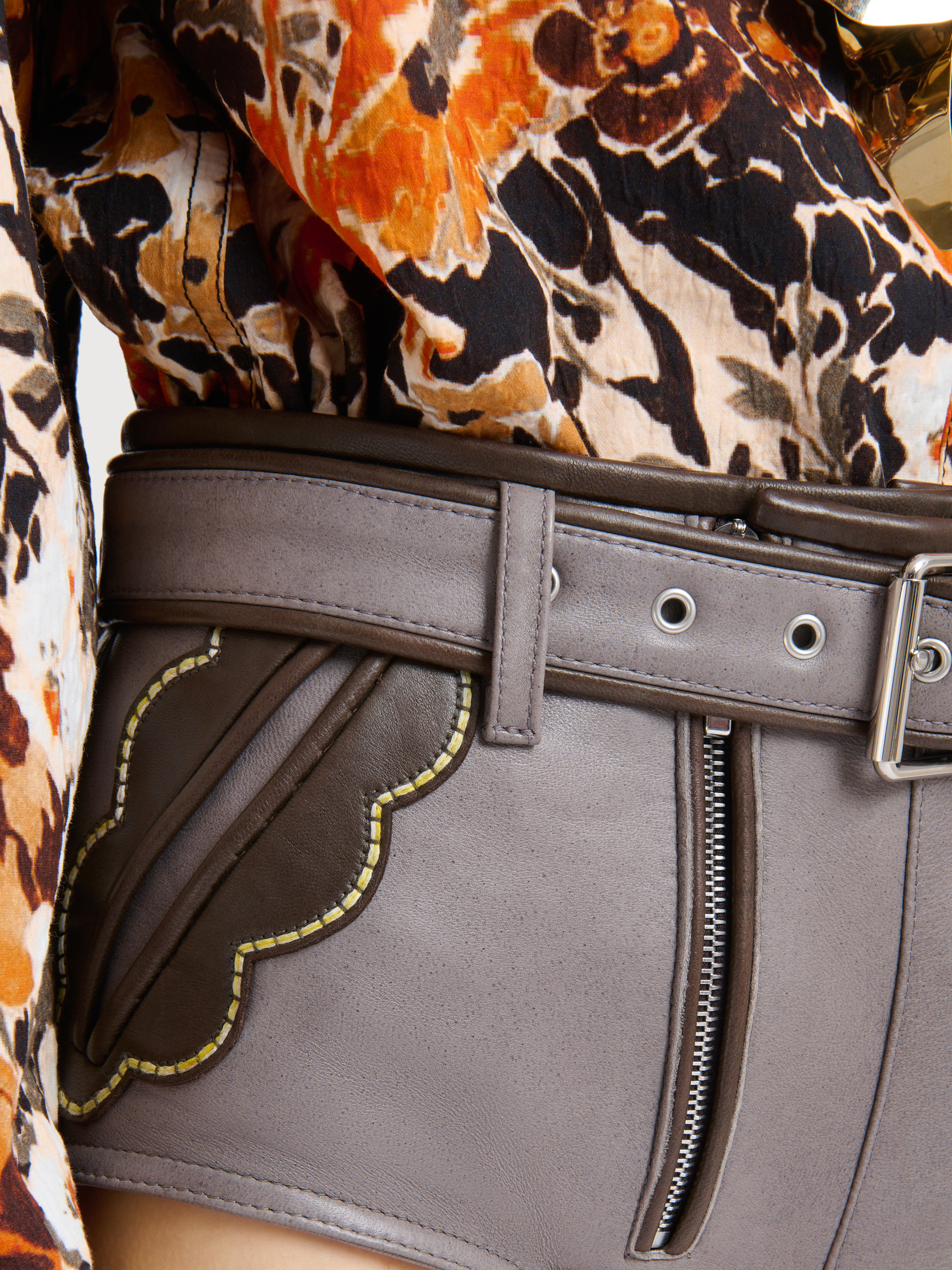Grey leather hotpants with leaf pockets - Pants - Image 5