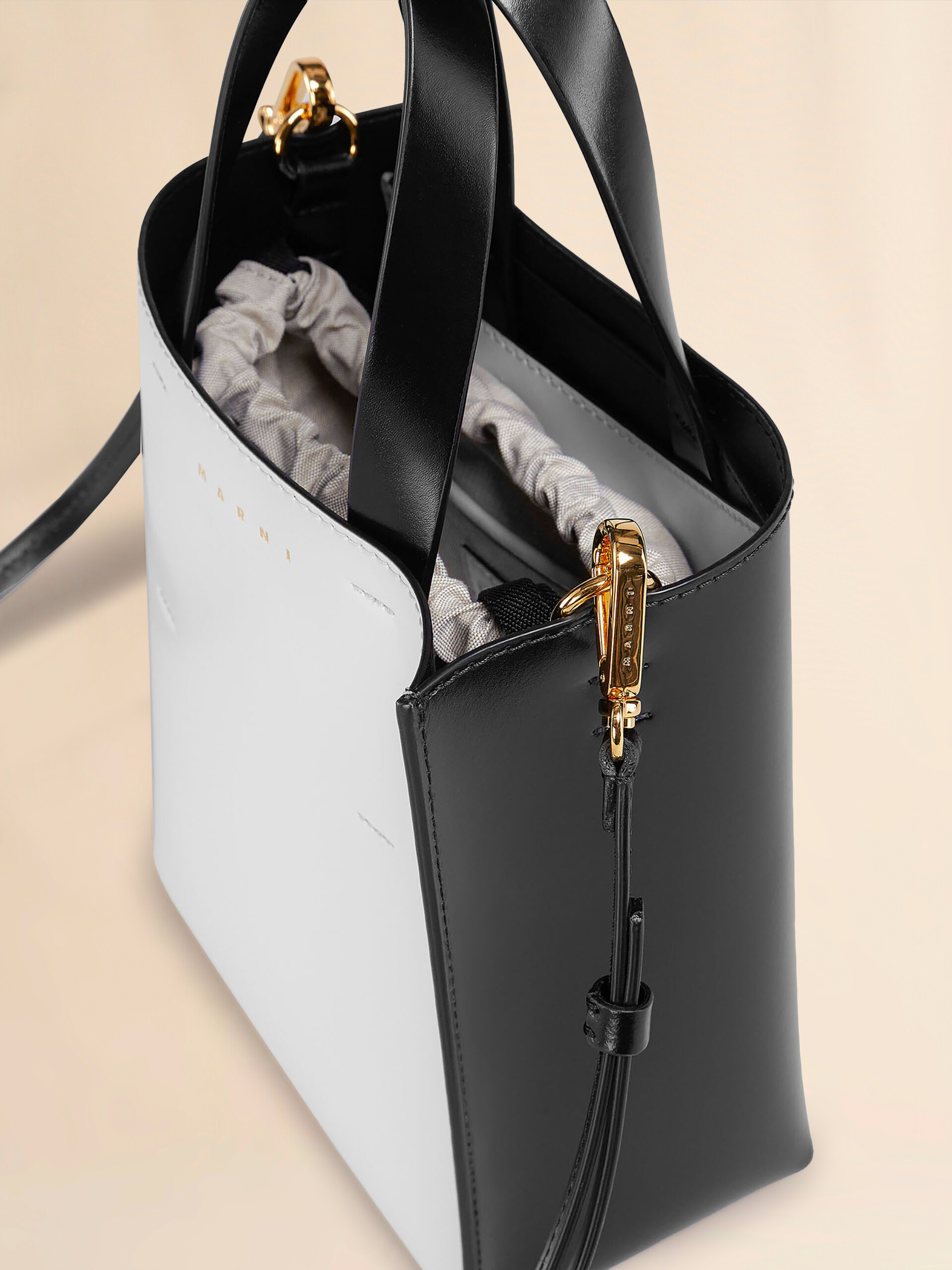 Bi-coloured MUSEO bag in shiny calfskin with shoulder strap - Shopping Bags - Image 3
