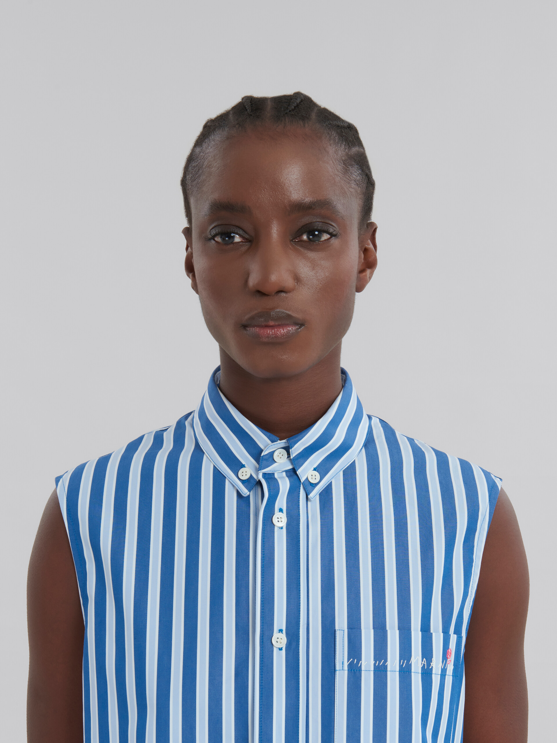 ブルー ホワイト ストライプオーガニックポプリン製 ノースリーブシャツ - シャツ - Image 4