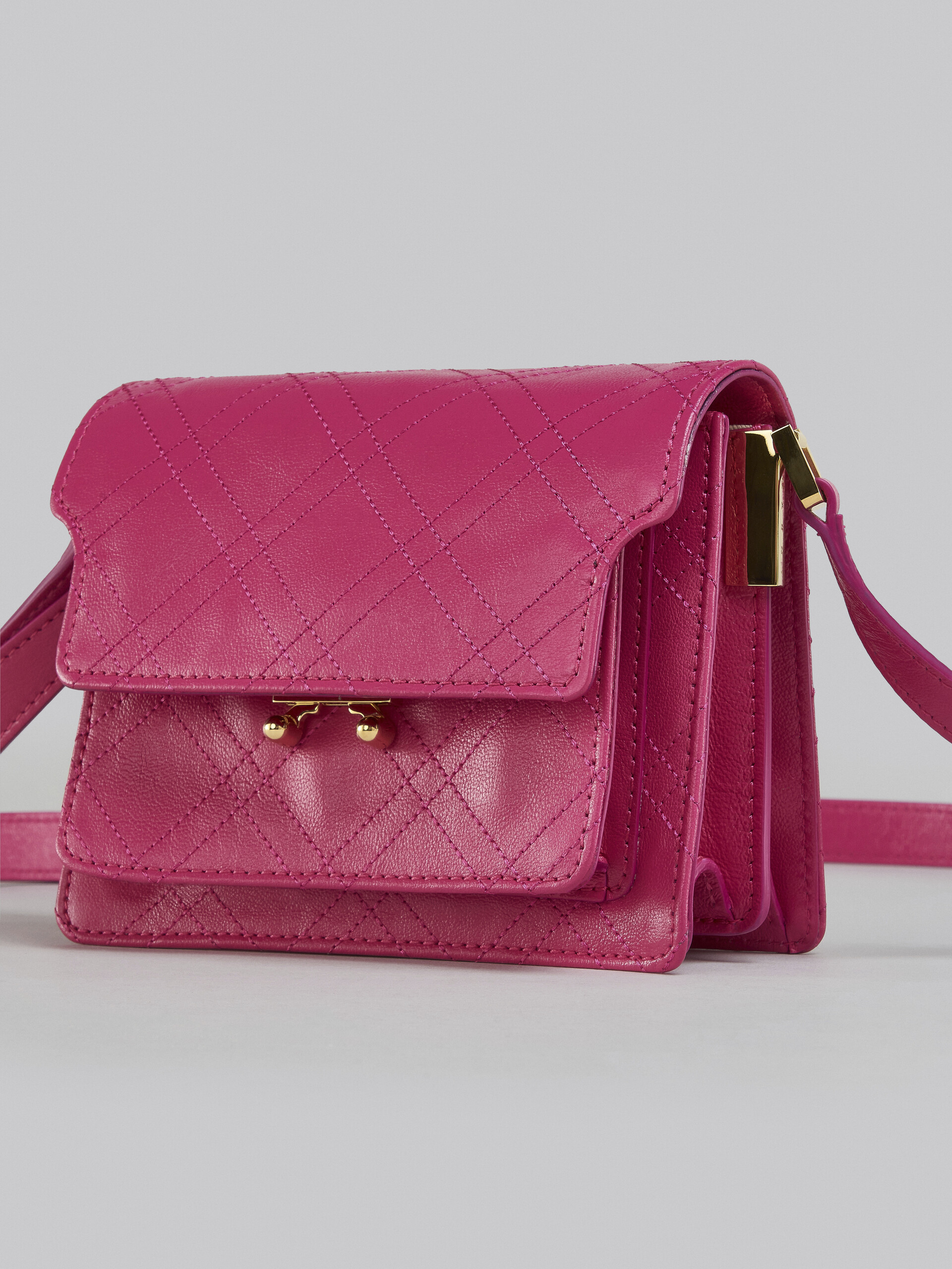 Trunk Soft Mini Bag in fuchsia leather - Shoulder Bag - Image 5