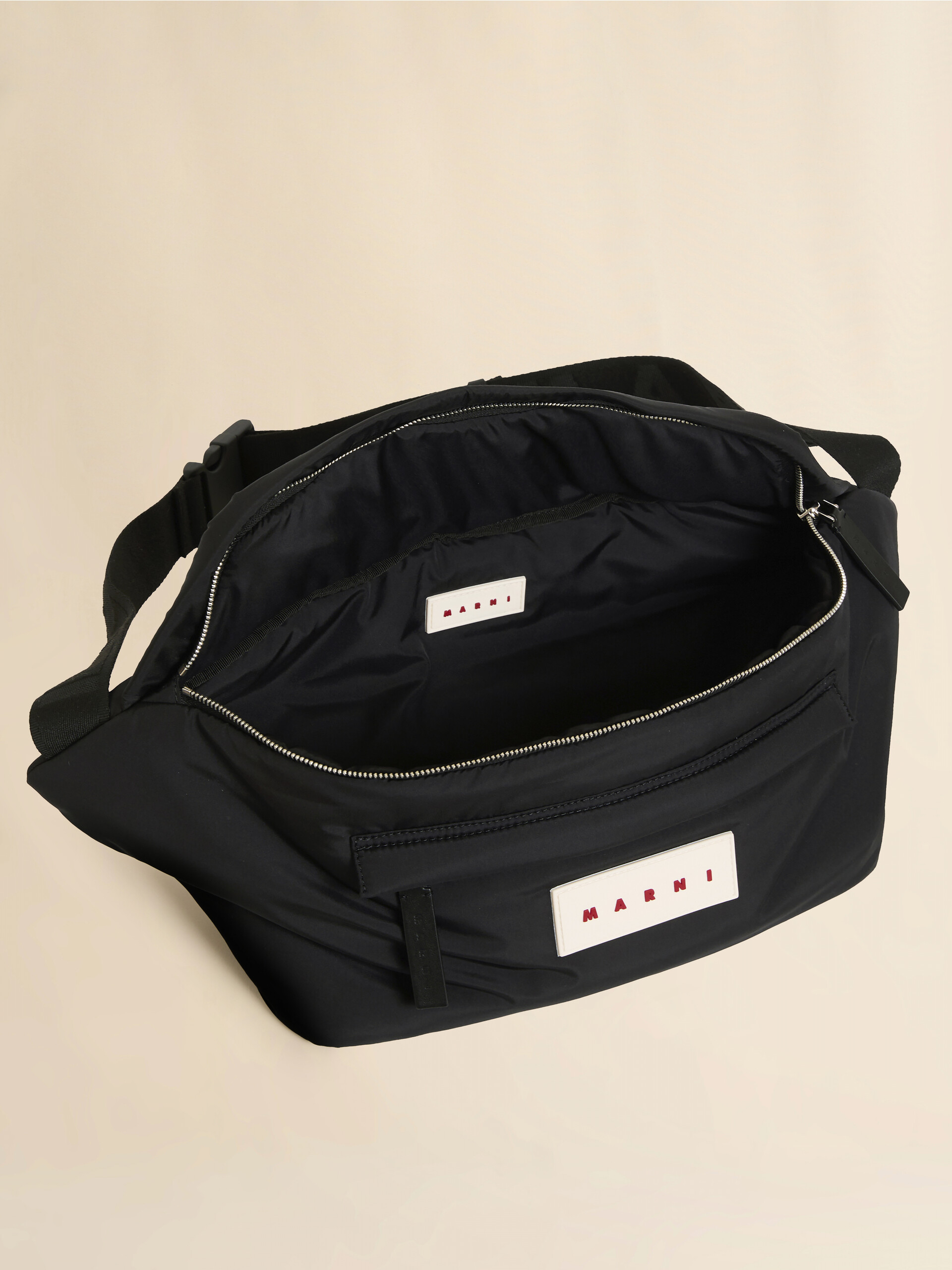 ブラックPuff ボディバッグ - ウエストポーチ - Image 4