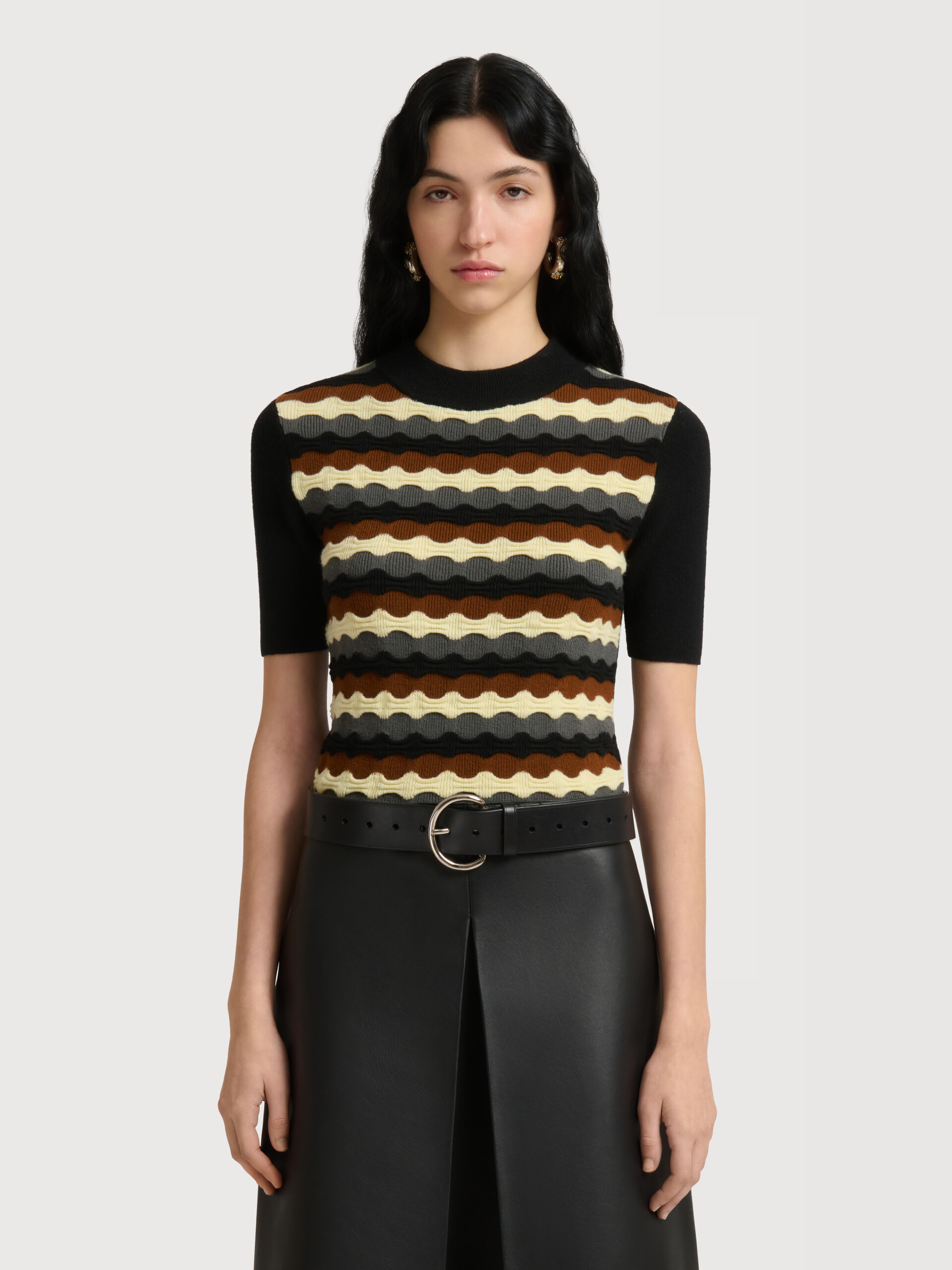 Black wool jumper with 3D wave - Pullovers - Image 2