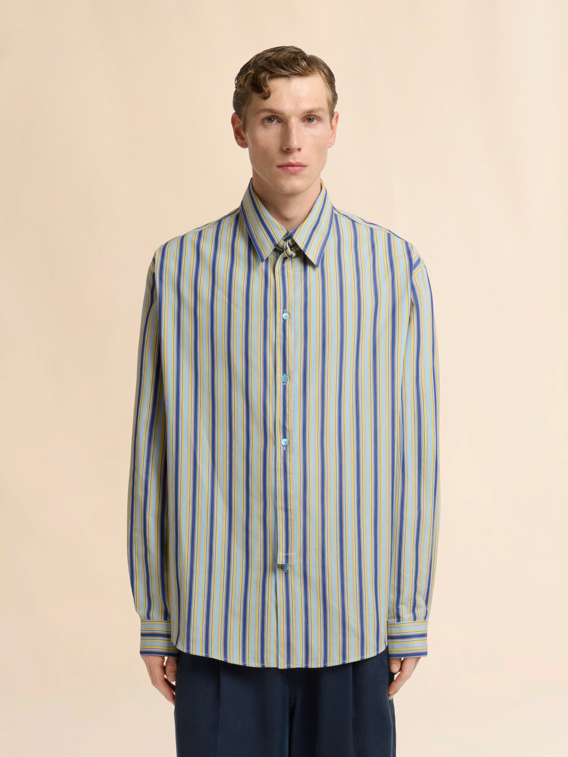 Chemise en popeline ray&eacute;e verte avec lani&egrave;re le long du col - Chemises - Image 2