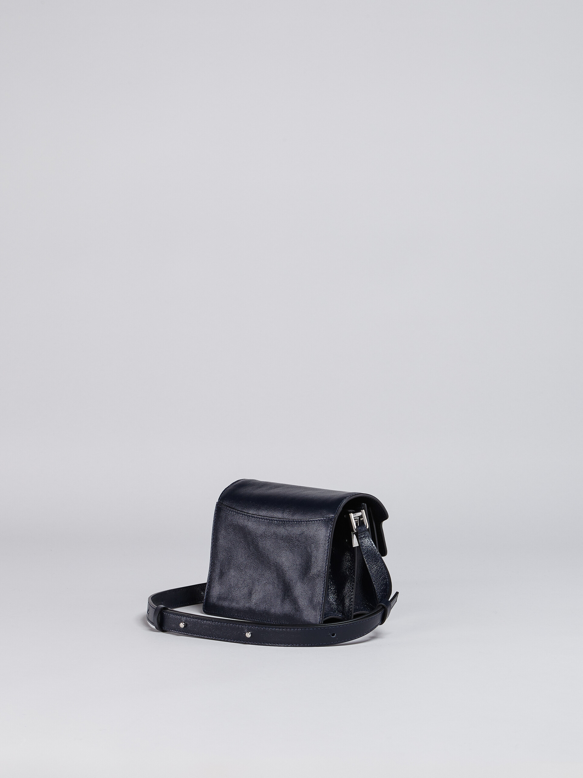 TRUNK SOFT bag mini in pelle blu - Borse a spalla - Image 2