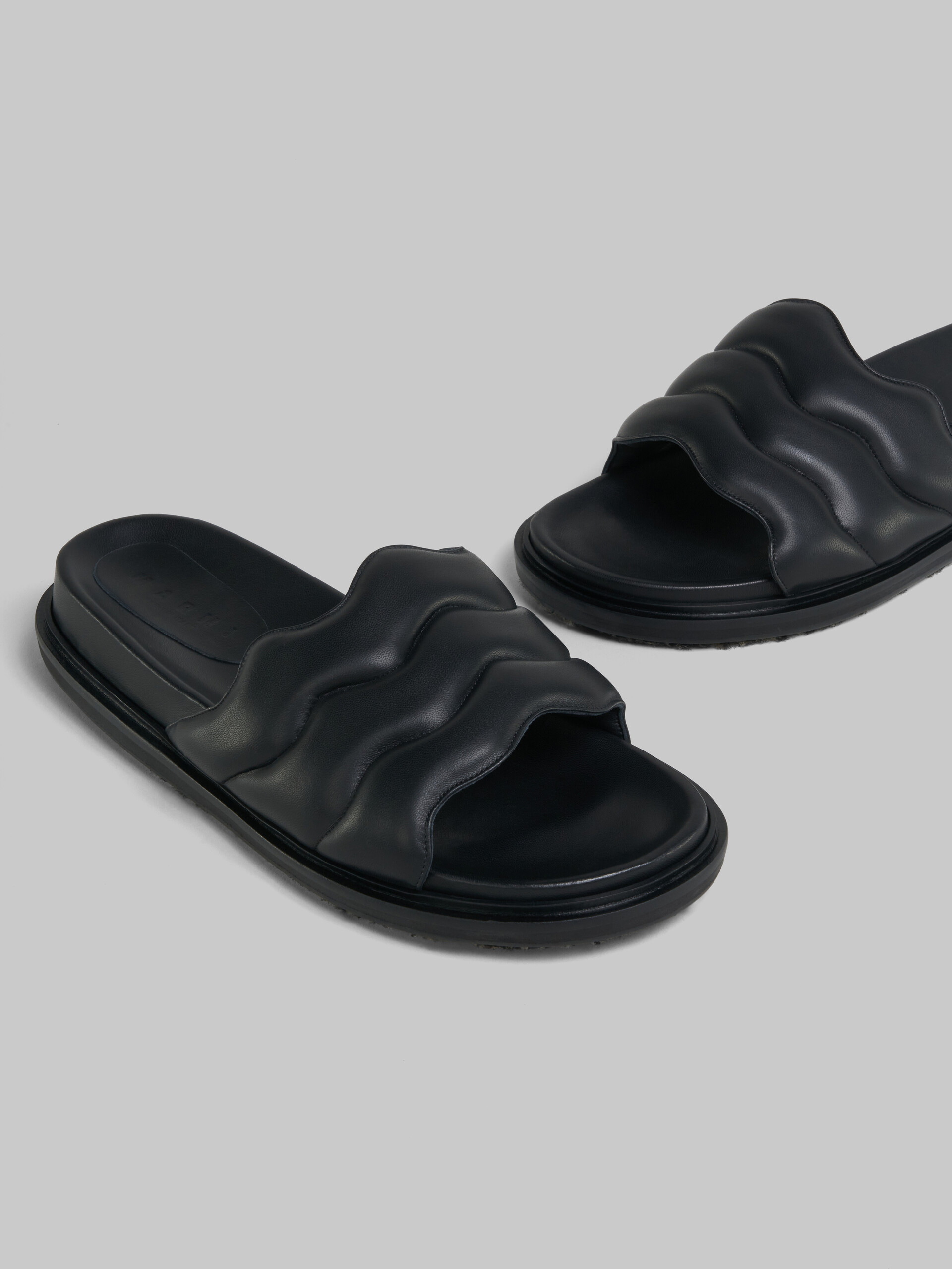 Black wavy leather slide sandal - Sandals - Image 5