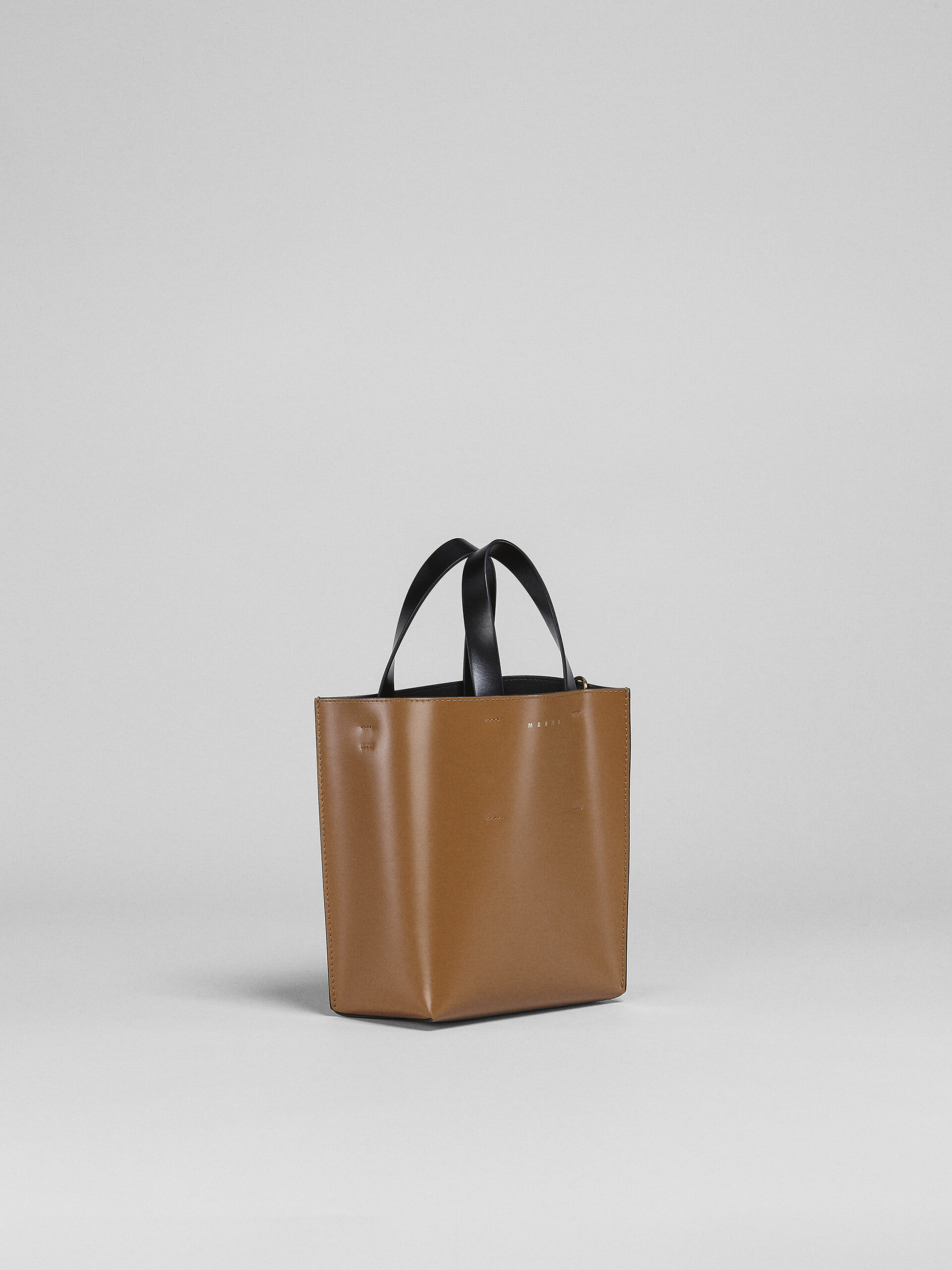 Bi-coloured MUSEO bag in shiny calfskin with shoulder strap - Shopping Bags - Image 6