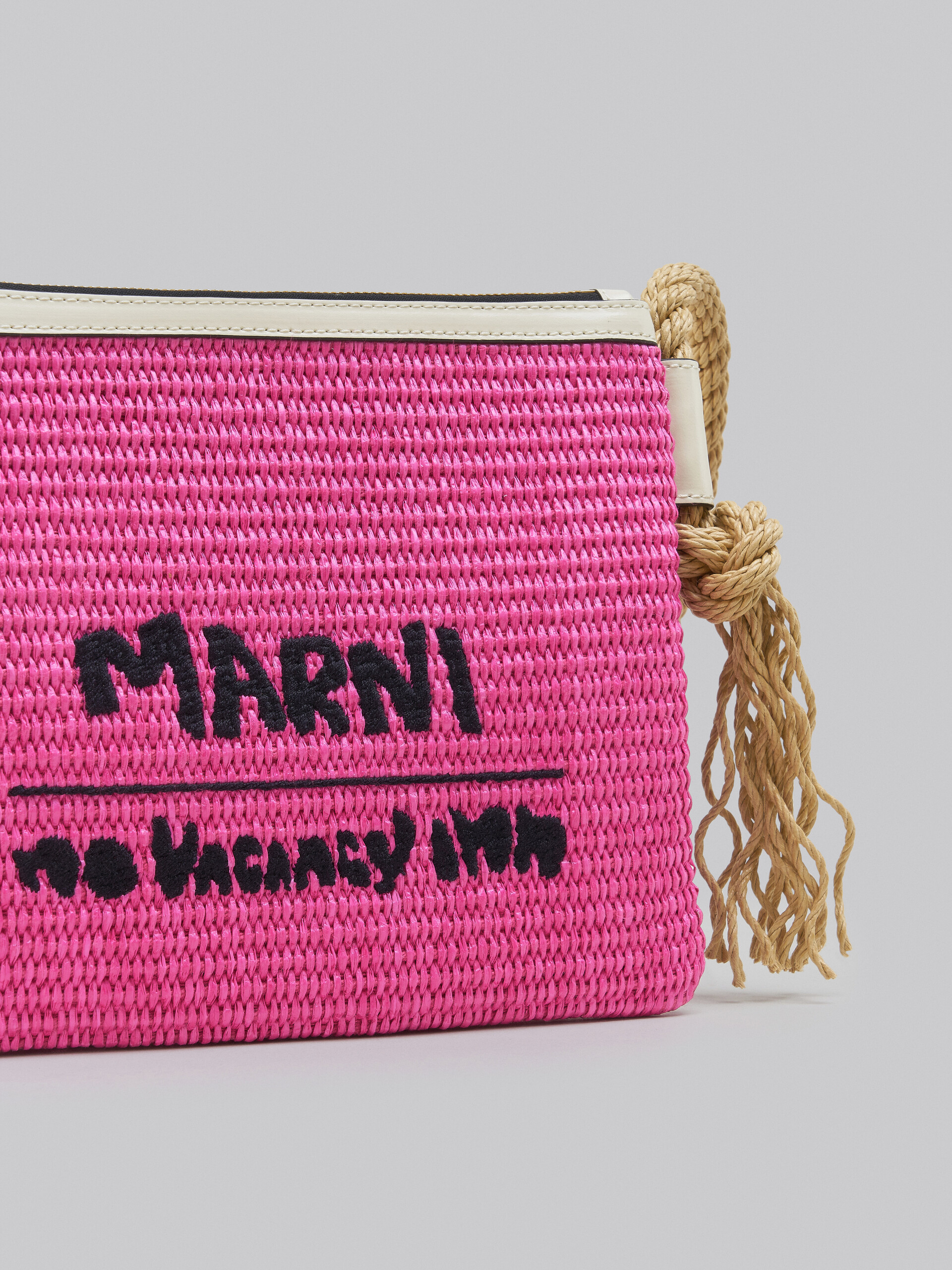 Marni x No Vacancy Inn - Marcel Zip Pouch in pink raffia with white trims - Pochette - Image 5