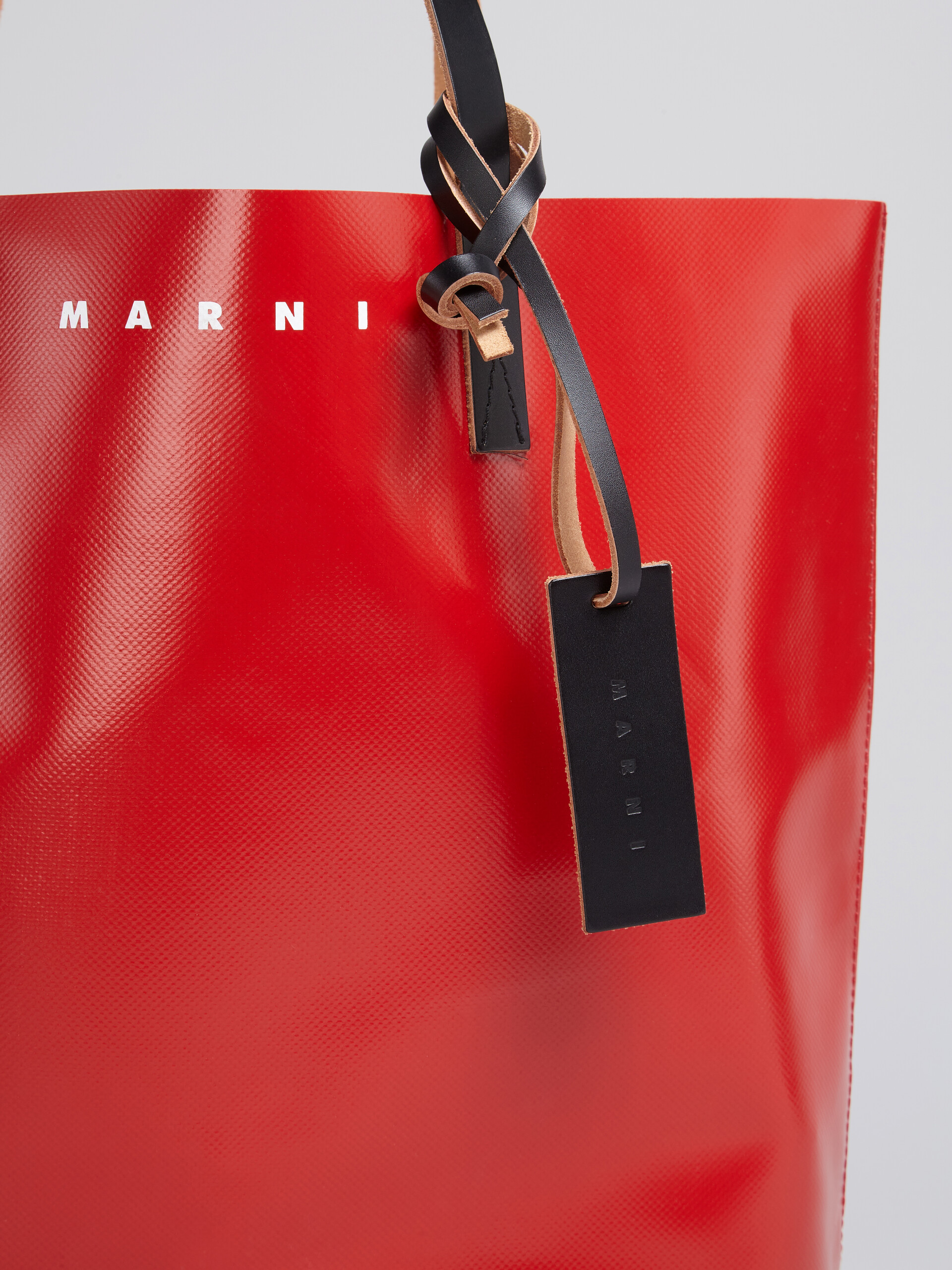 Borsa shopping in PVC rosso e grigio con manici in pelle - Borse shopping - Image 4