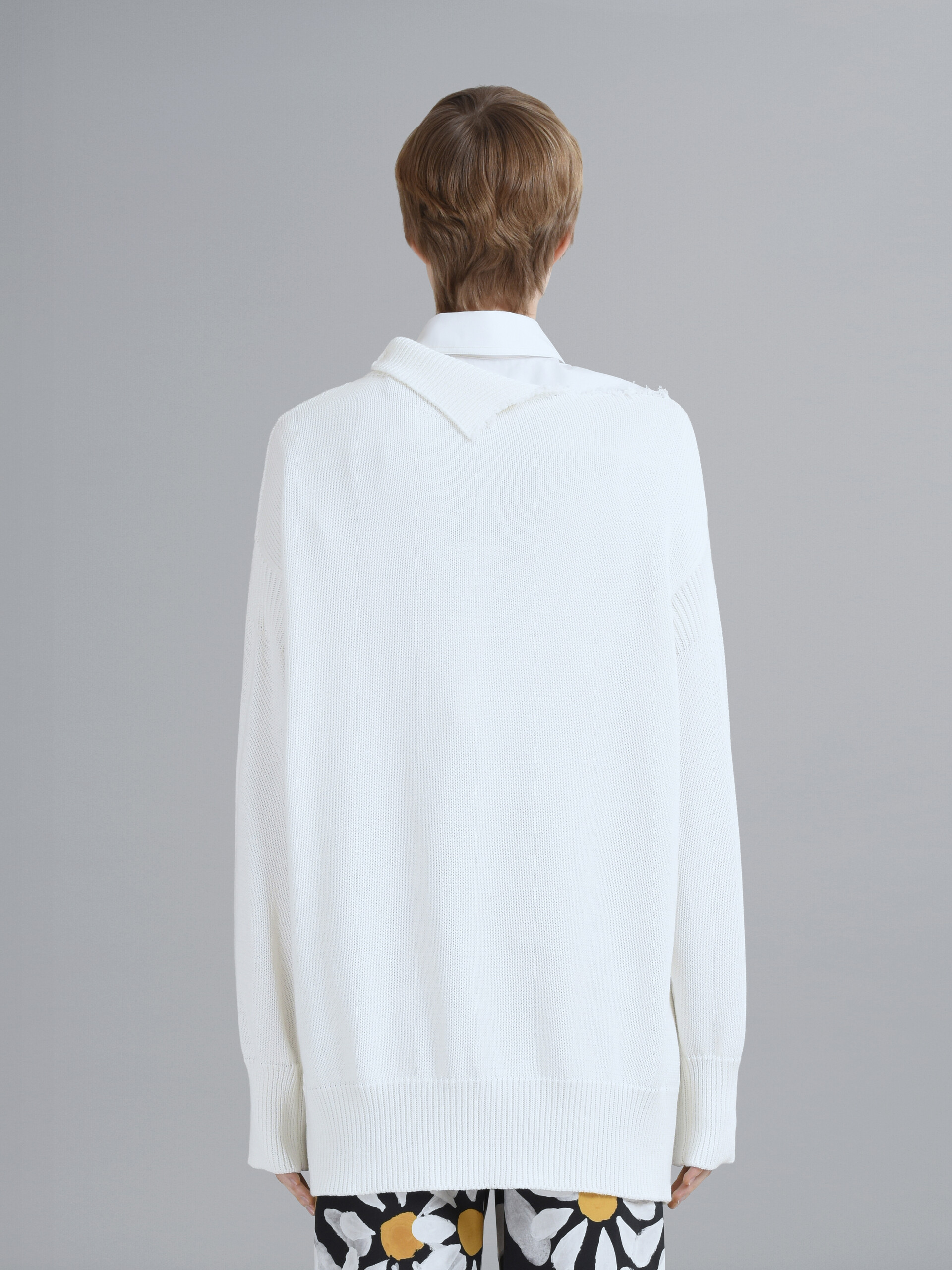 Crêpe cotton T-neck sweater - Pullovers - Image 3