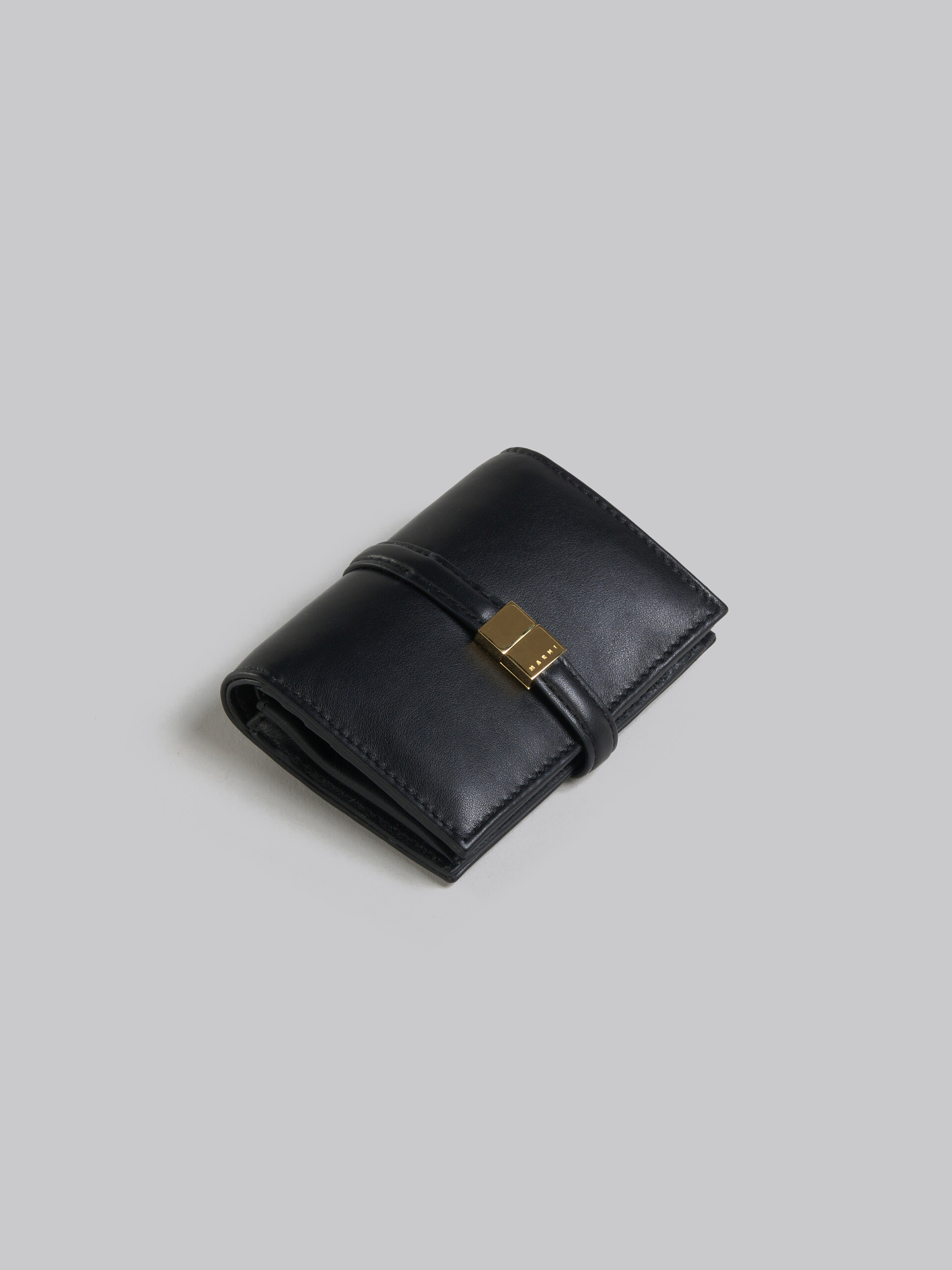 Zweifache, schwarze Faltbrieftasche Prisma aus Leder - Brieftaschen - Image 5