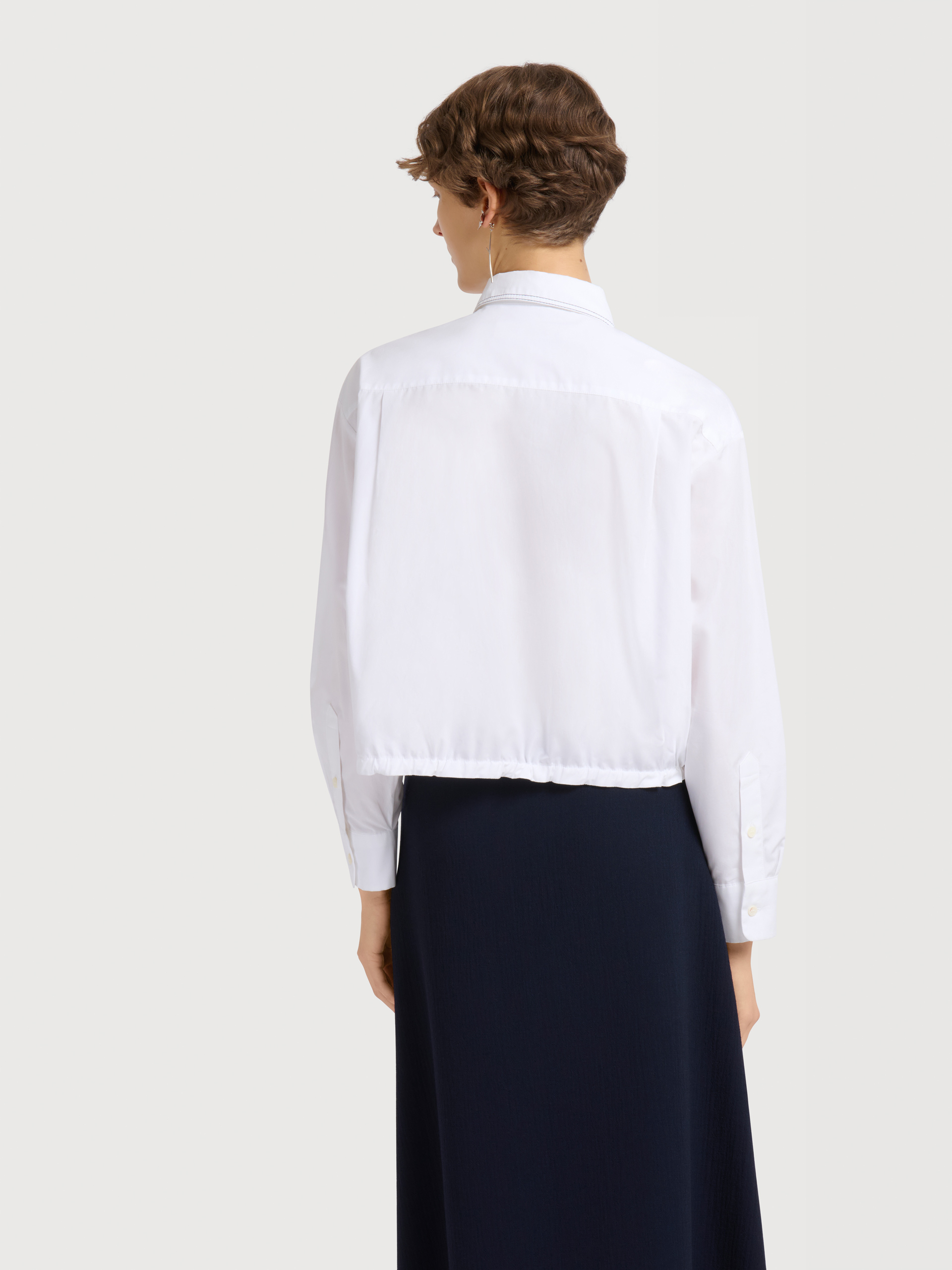 White poplin shirt with cropped drawstring hem - Shirts - Image 4