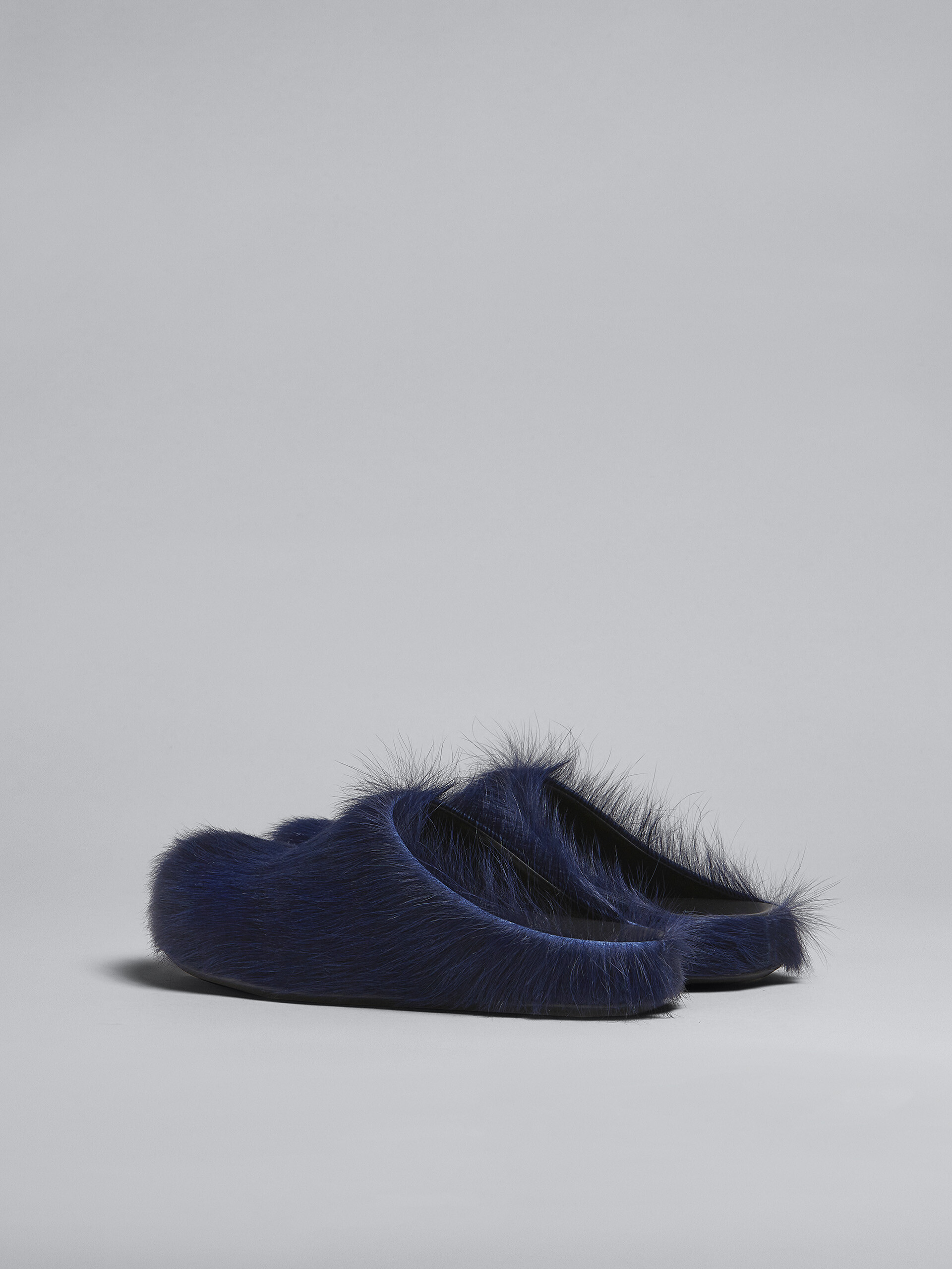 Blue long hair calfskin Fussbett sabot - Clogs - Image 3
