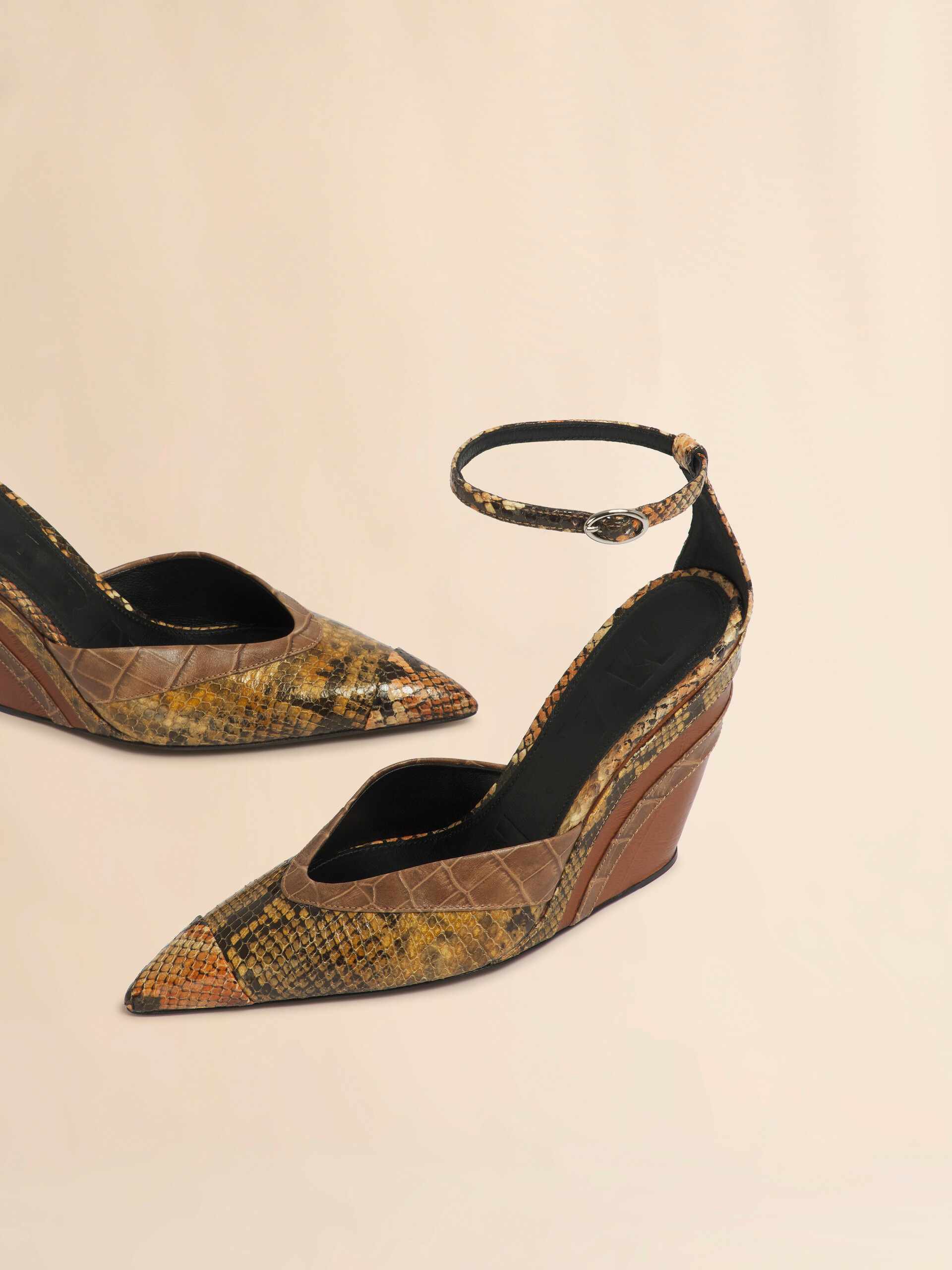 Brown leather pointed-toe wedge with mixed animal print - Pumps - Image 5