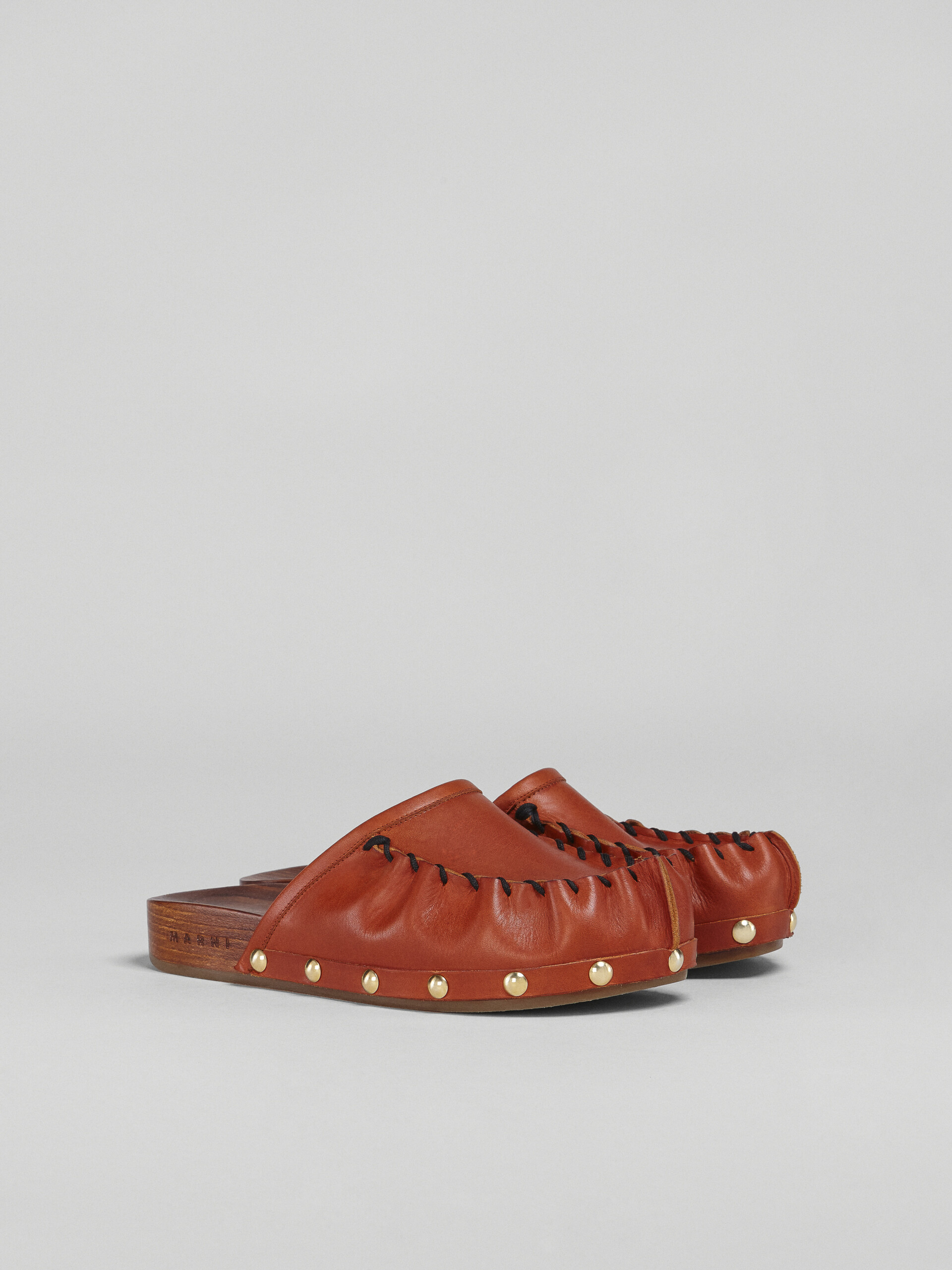 Vegetable-tanned leather and wood clog - Clogs - Image 2