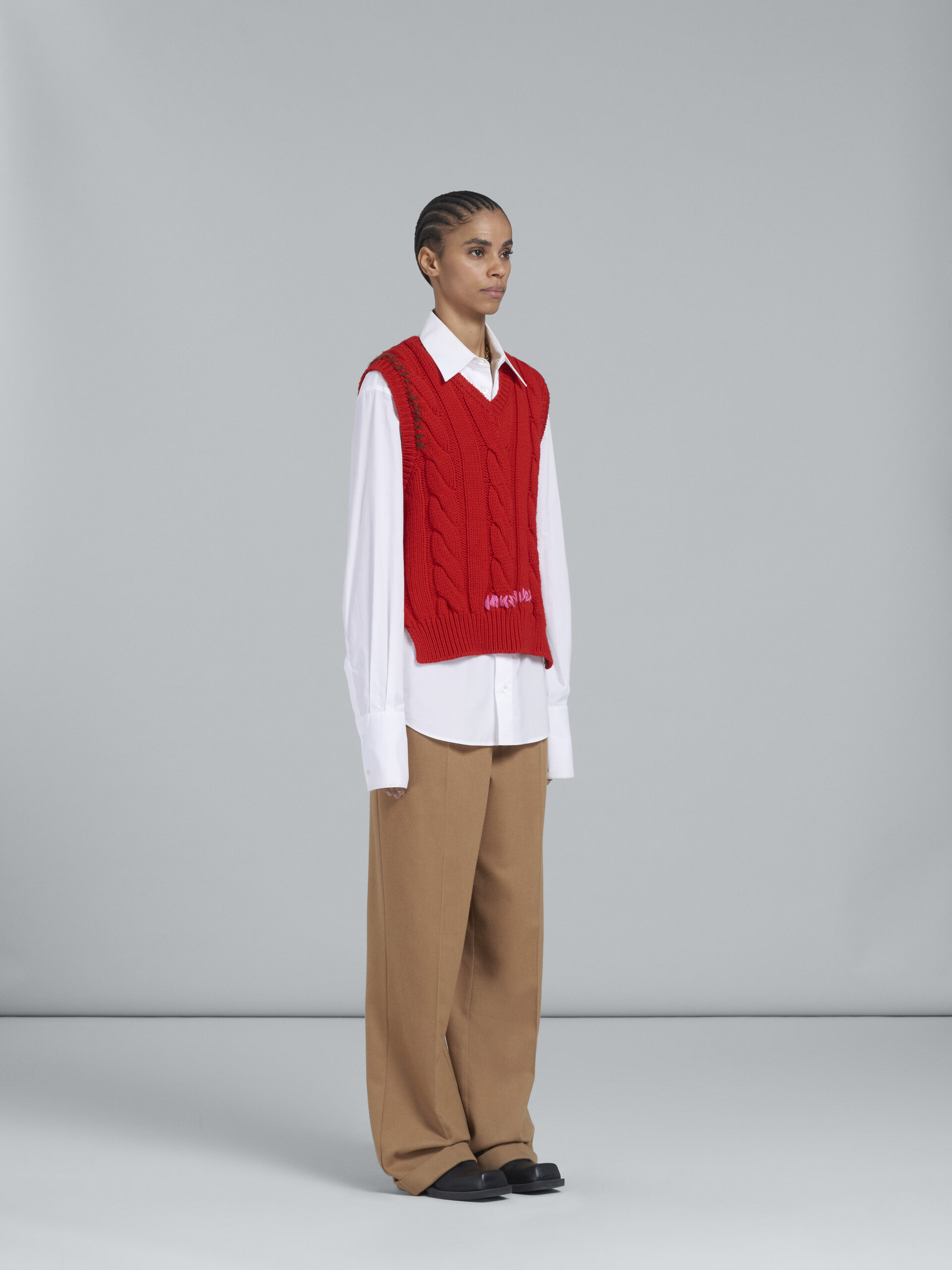 Red cable-knit vest - Pullovers - Image 5