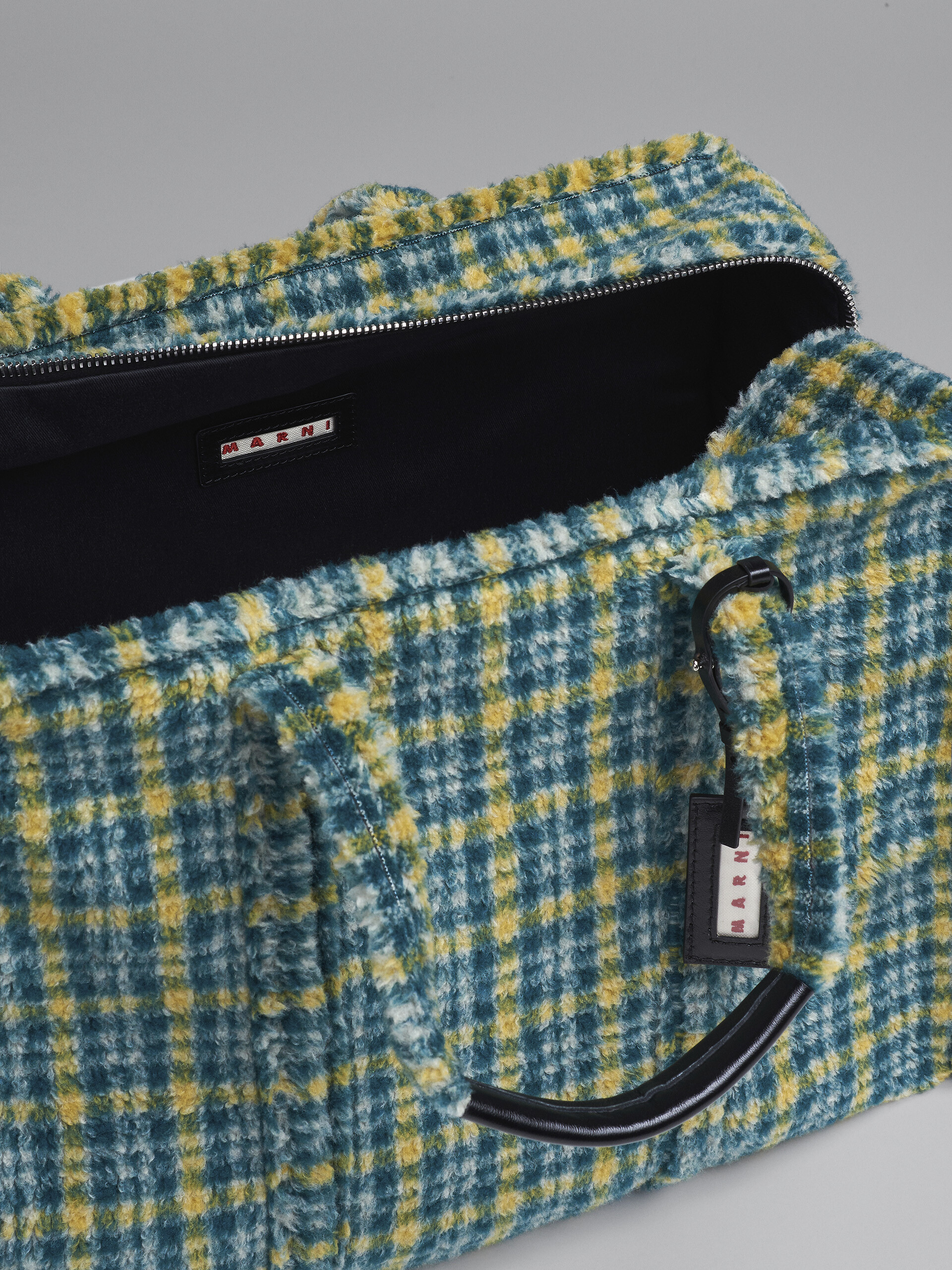 Travel bag in tessuto con motivo a riquadri verde - Borse shopping - Image 4