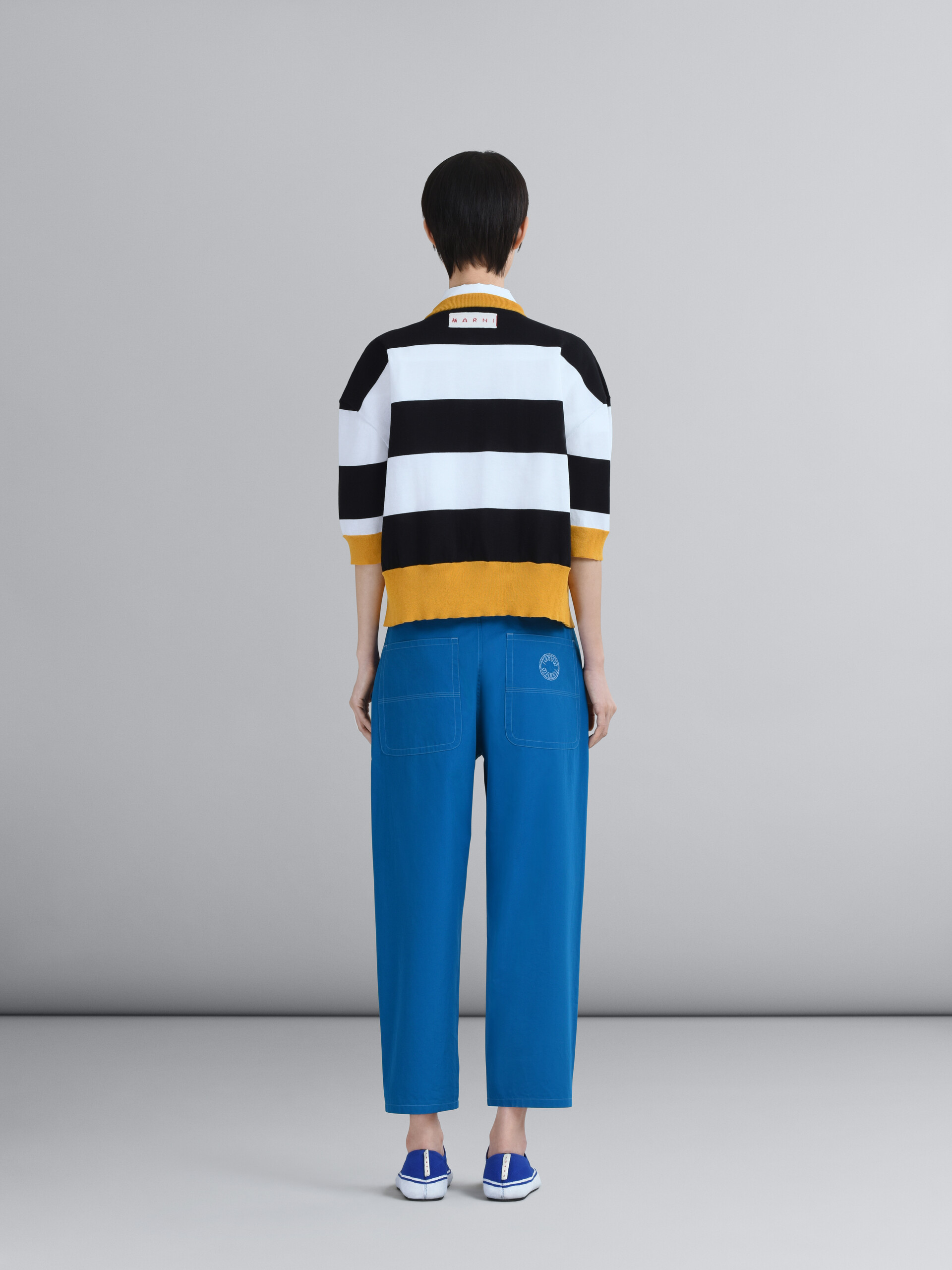 Kurz geschnittene Hose aus Popeline - Hosen - Image 3