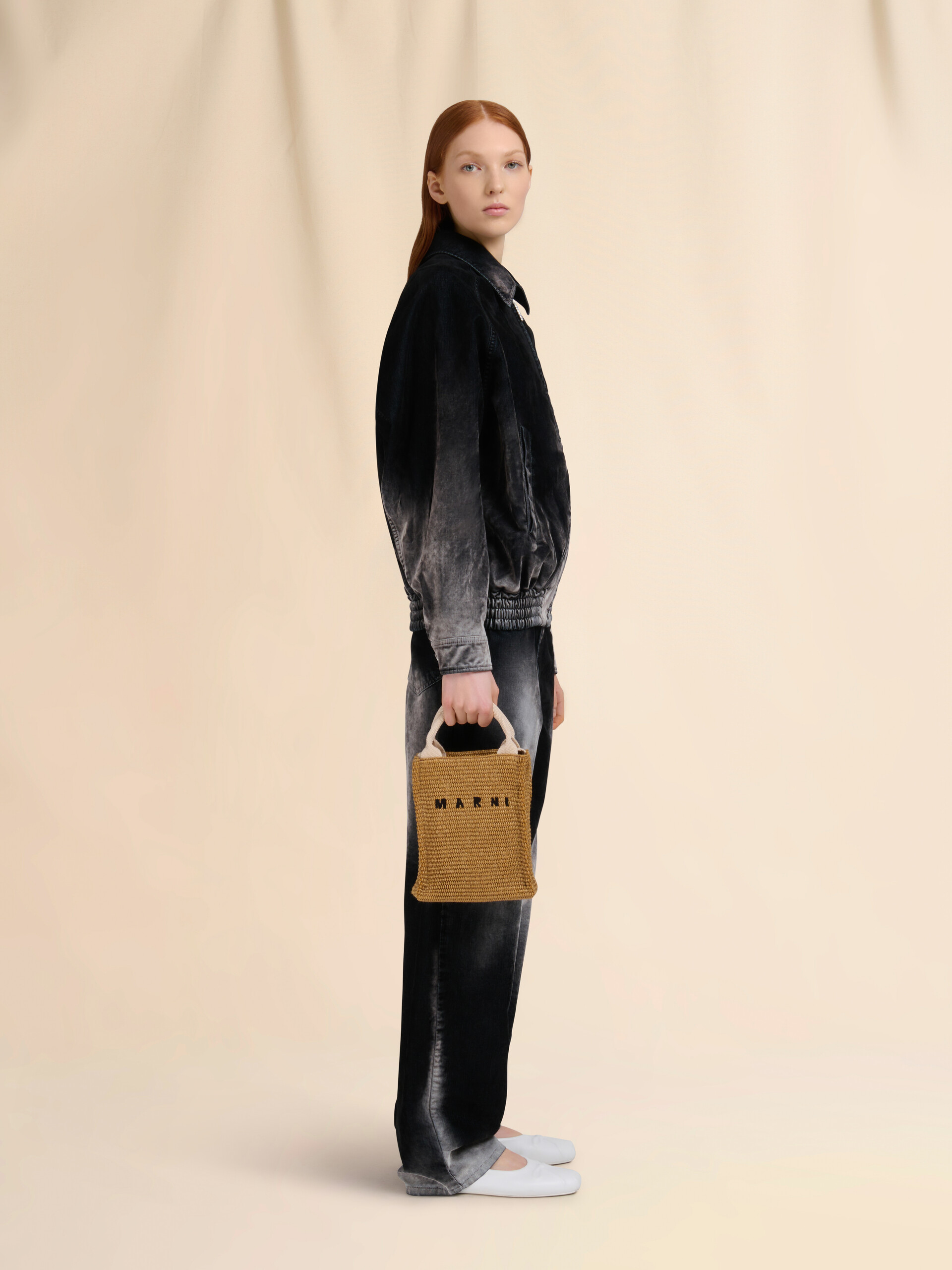 Braune Mini-Handtasche aus Stoff in Raffia-Optik - Shopper - Image 2