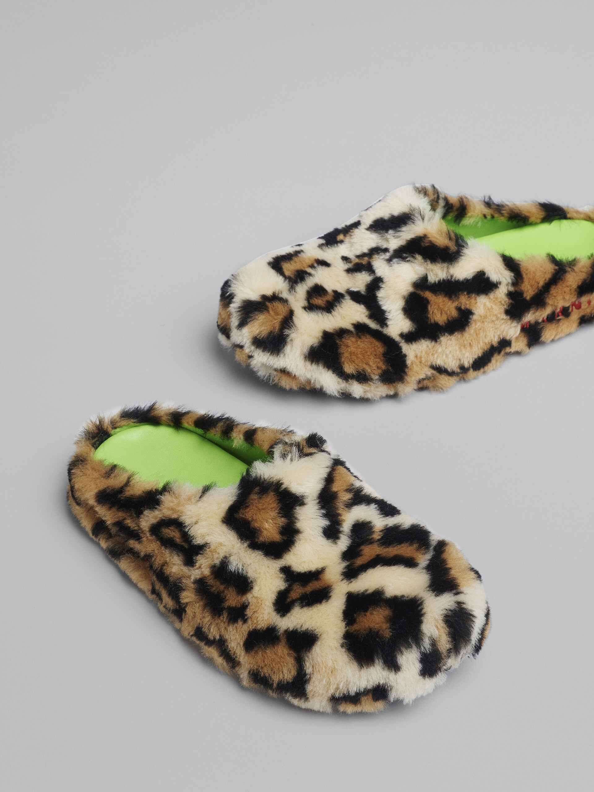 Leopard print faux fur Fussbett sabot - Clogs - Image 5