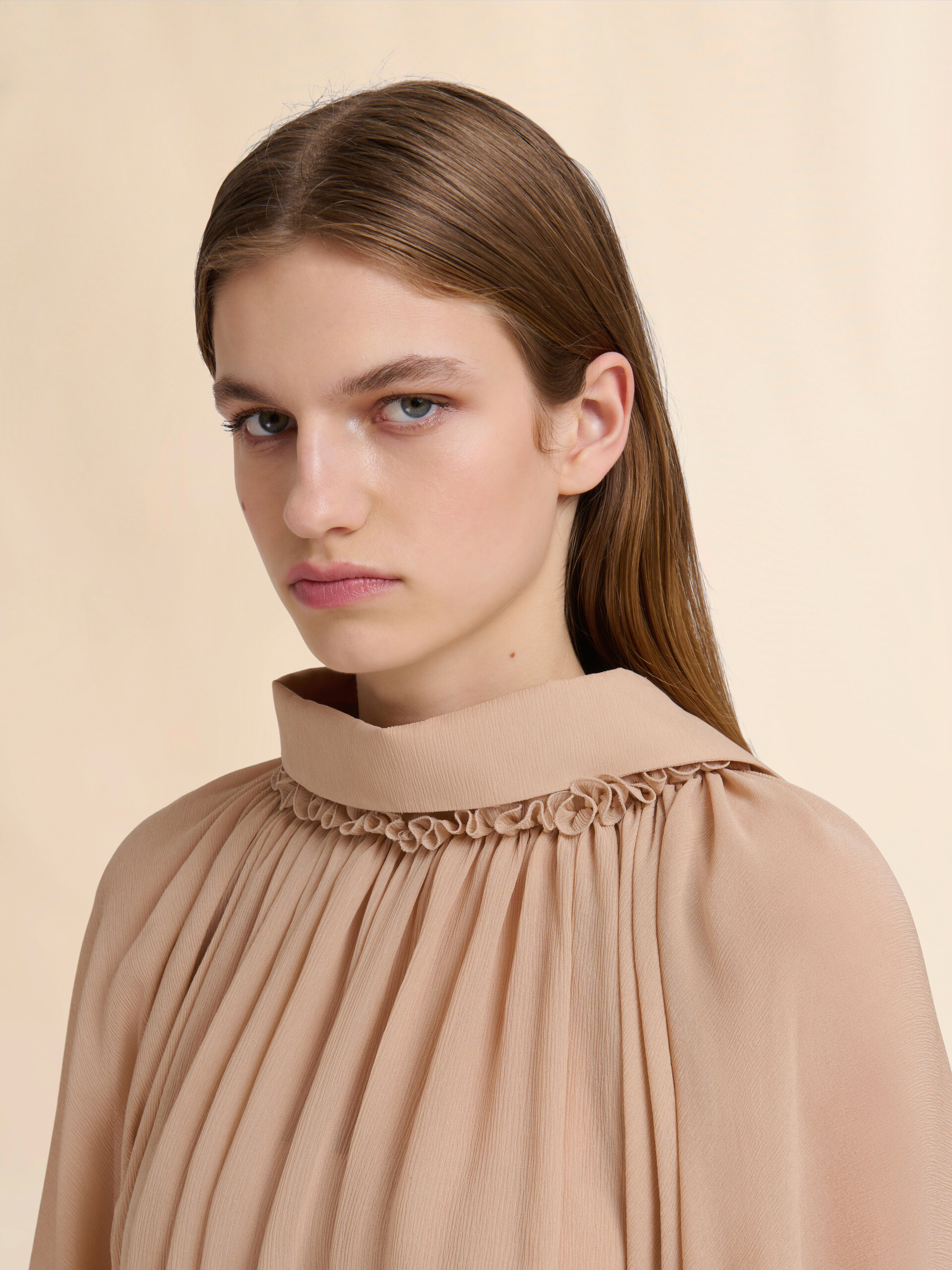 Beige creponne playsuit with gathering - Overalls - Image 4