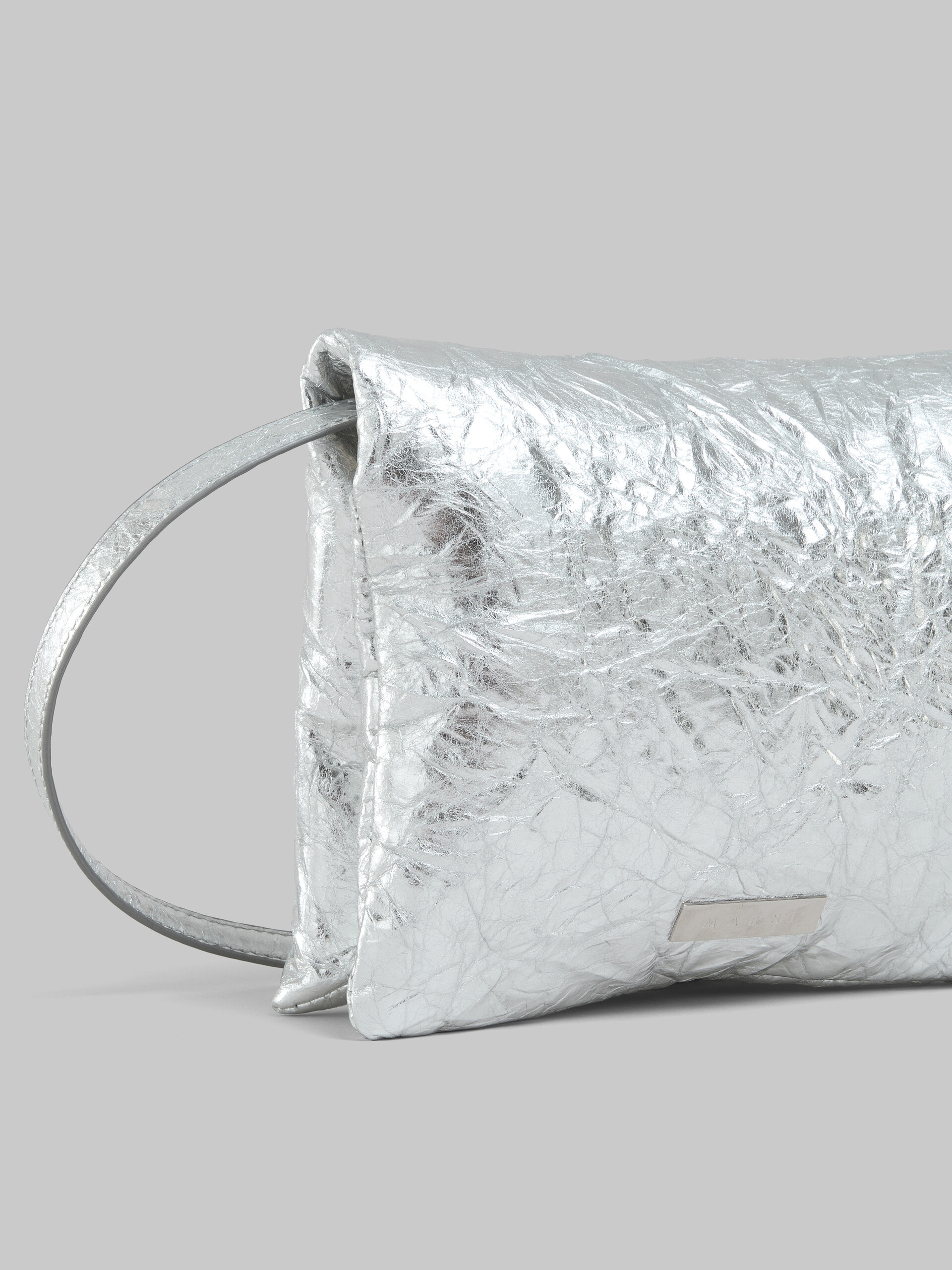 Pochette Prisma mini in pelle color argento - Pochettes - Image 5