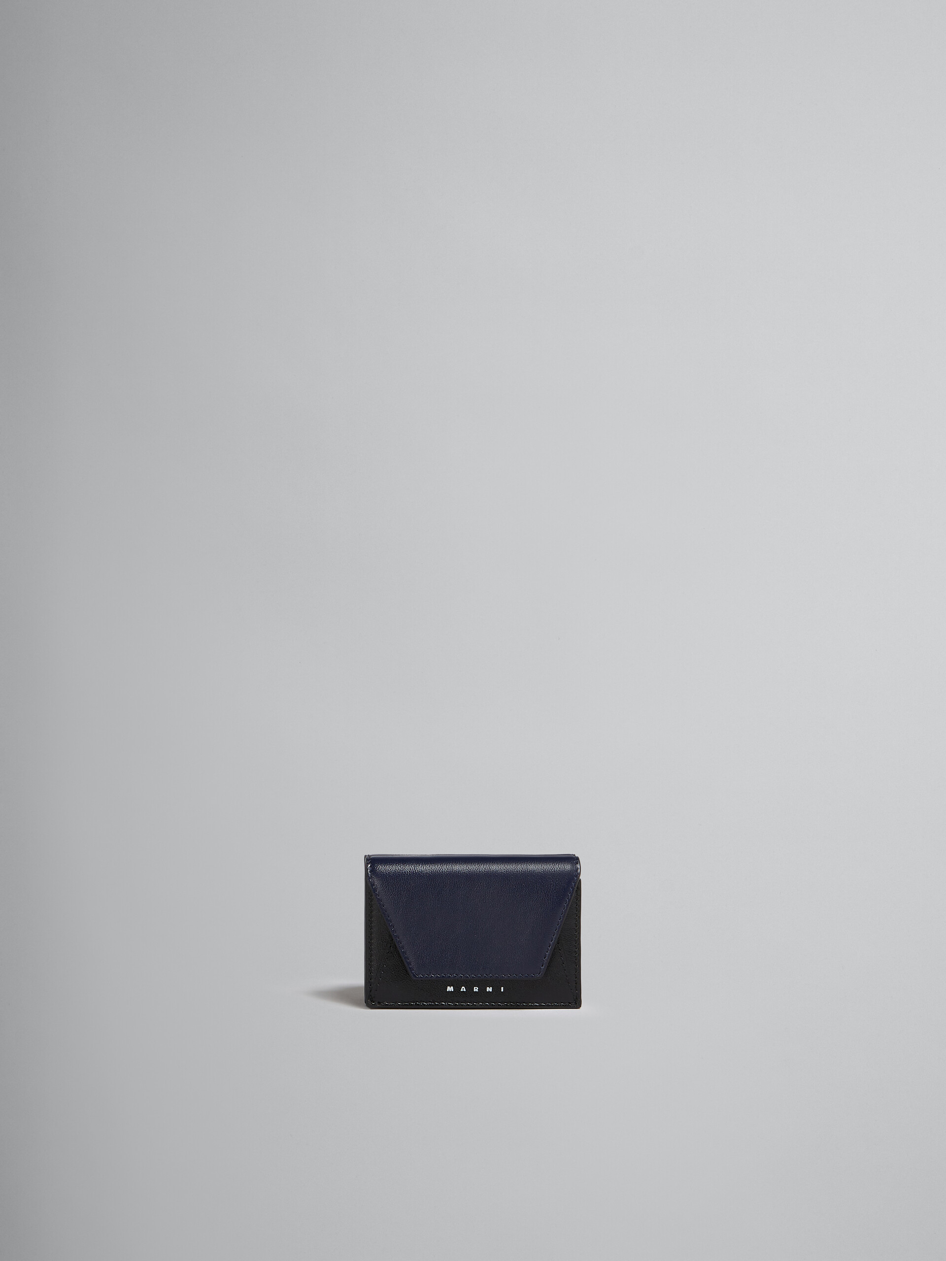 ネイビーブルーとブラック レザー製三つ折りウォレット - 財布 - Image 1