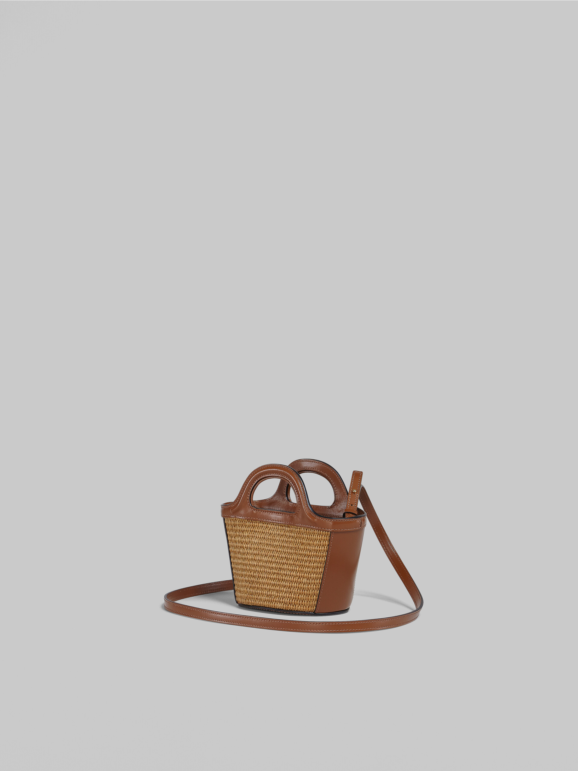 Microbolso Tropicalia de piel marrón y rafia - Bolsos de mano - Image 3