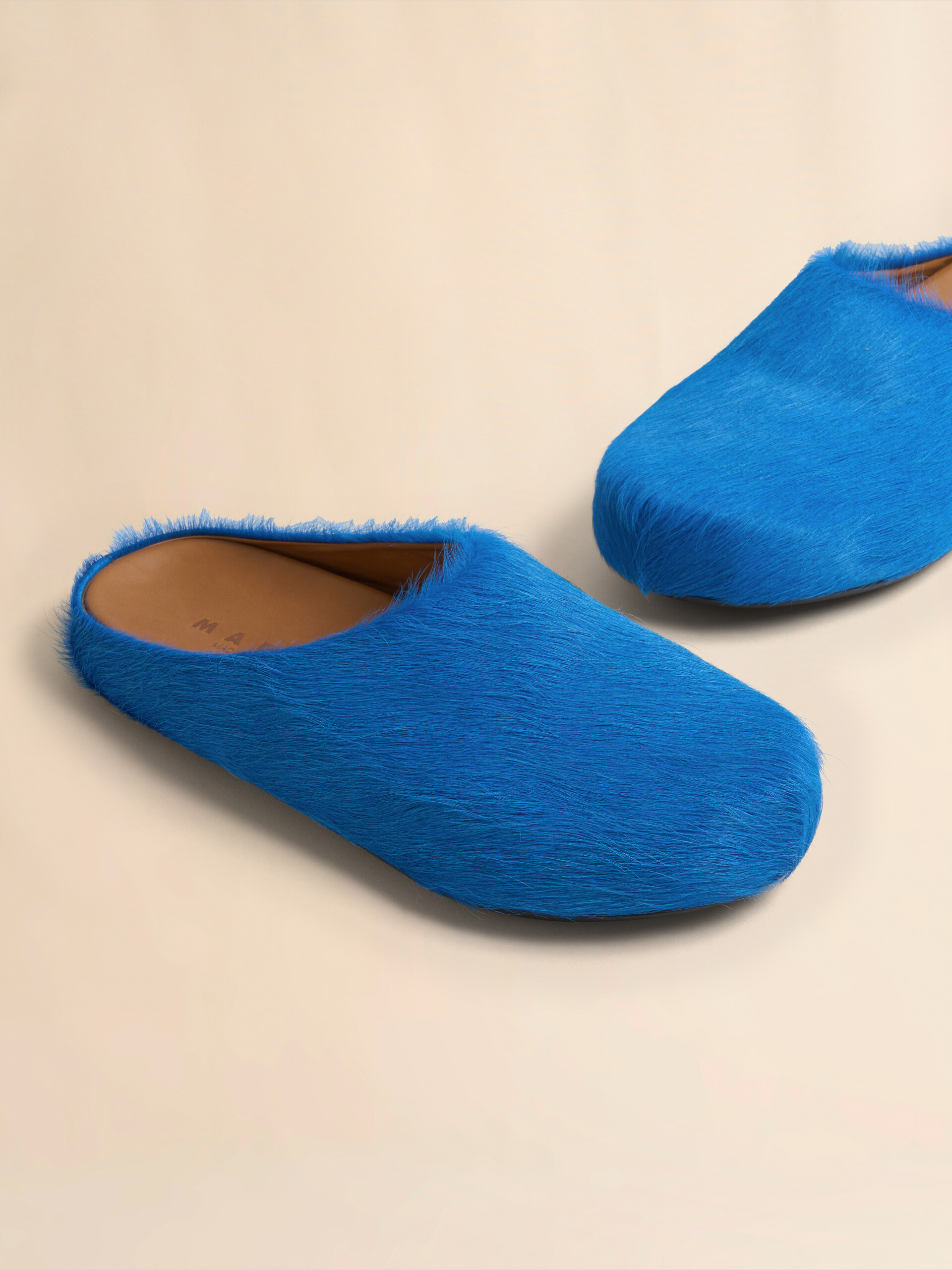 Blue long hair calfskin Fussbett sabot - Clogs - Image 5