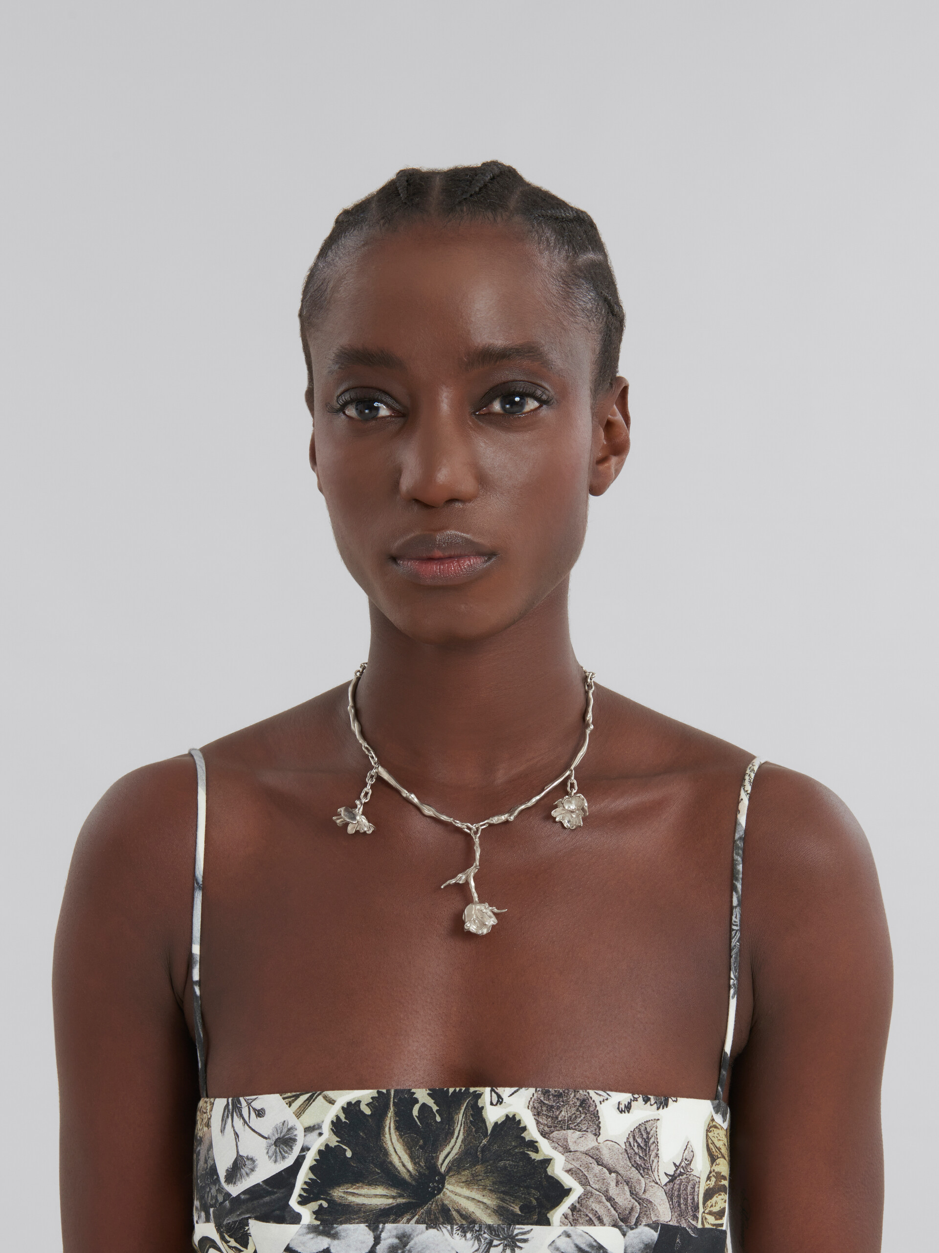Halskette aus Metall mit Rosenknospe - Halsketten - Image 2