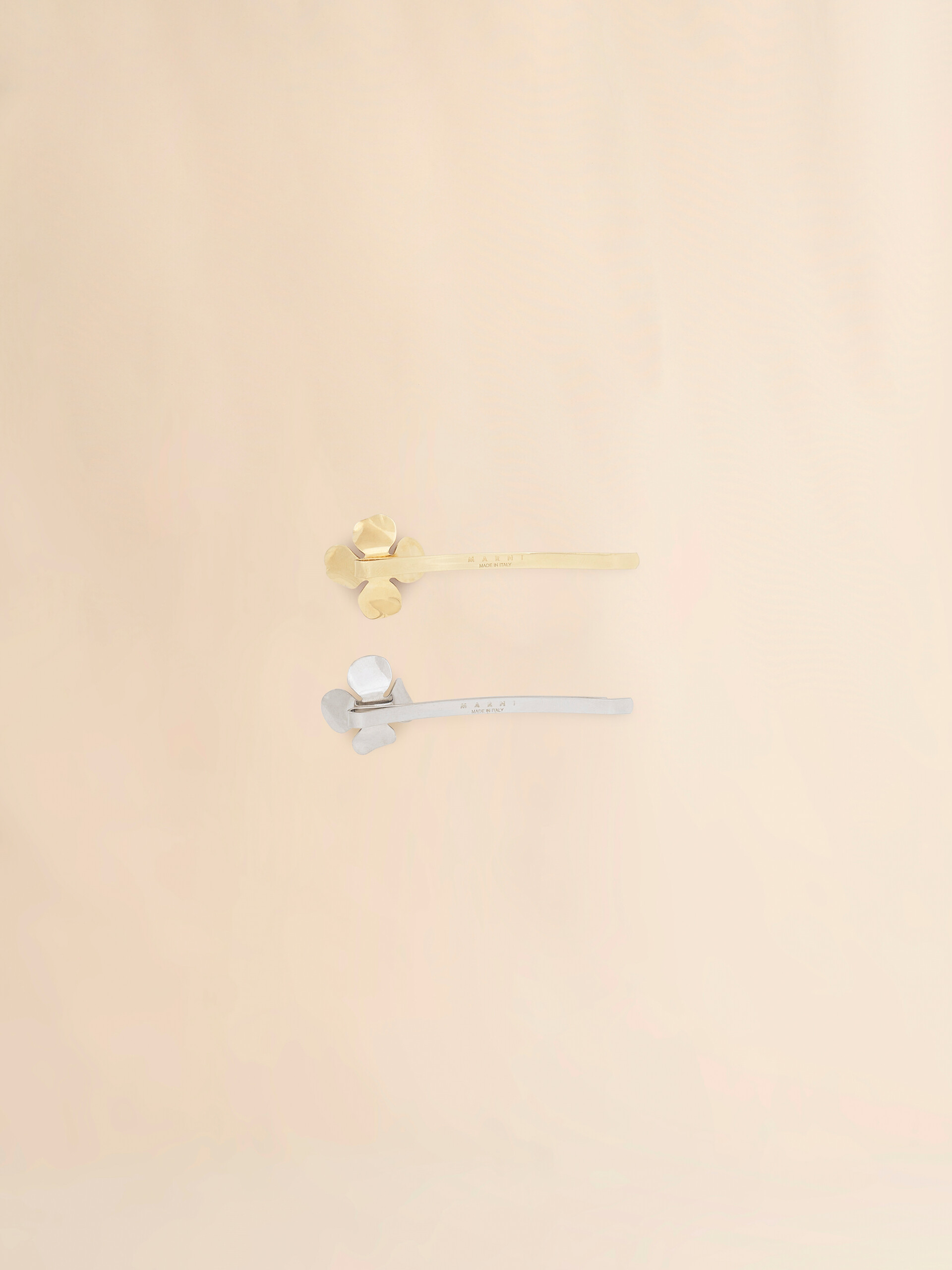 Set of 2 enamel flower hair grips - Other accessories - Image 3