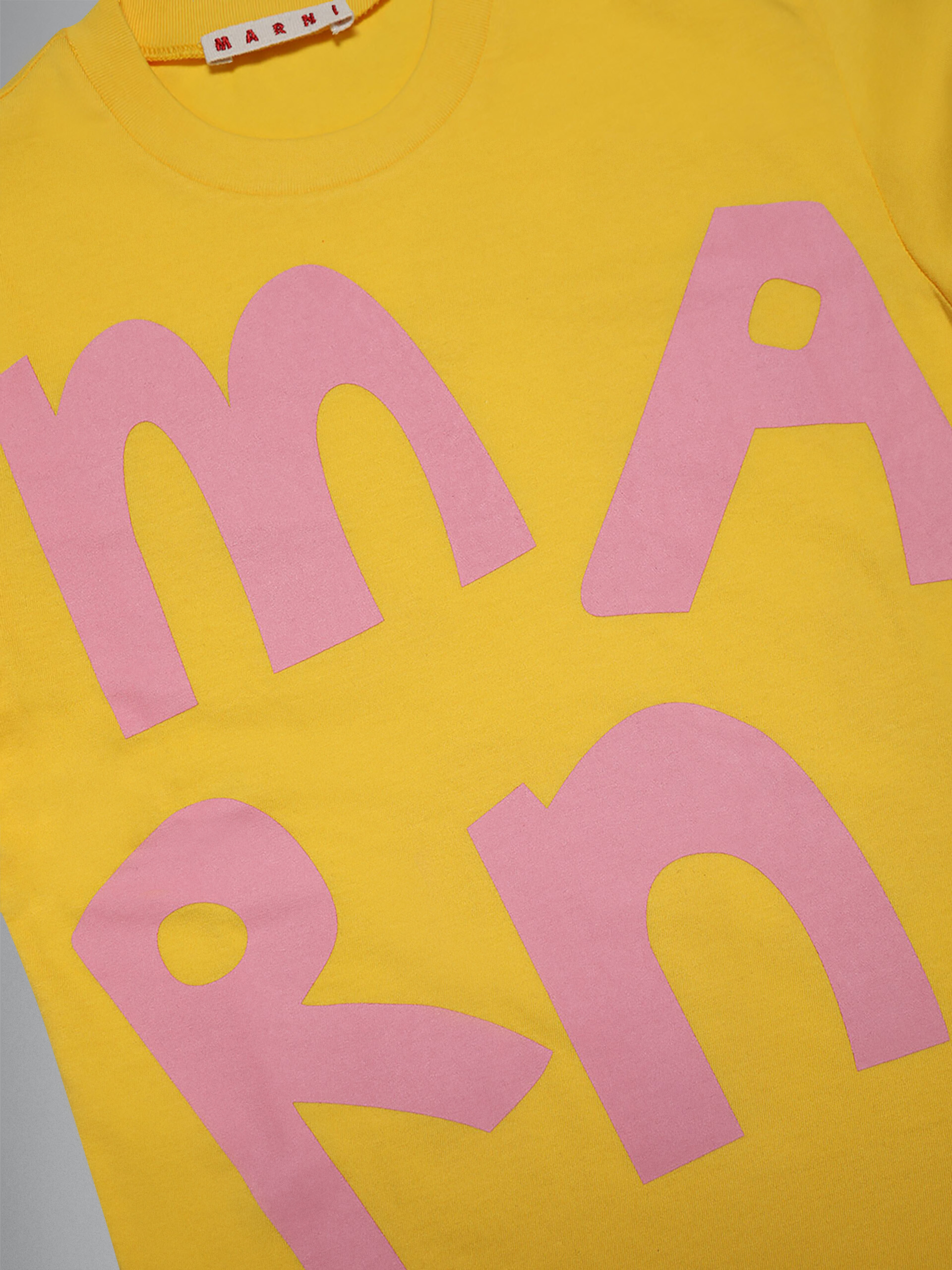 Gelbes T-Shirt aus Baumwolljersey mit Maxi-Logo - T-shirts - Image 3
