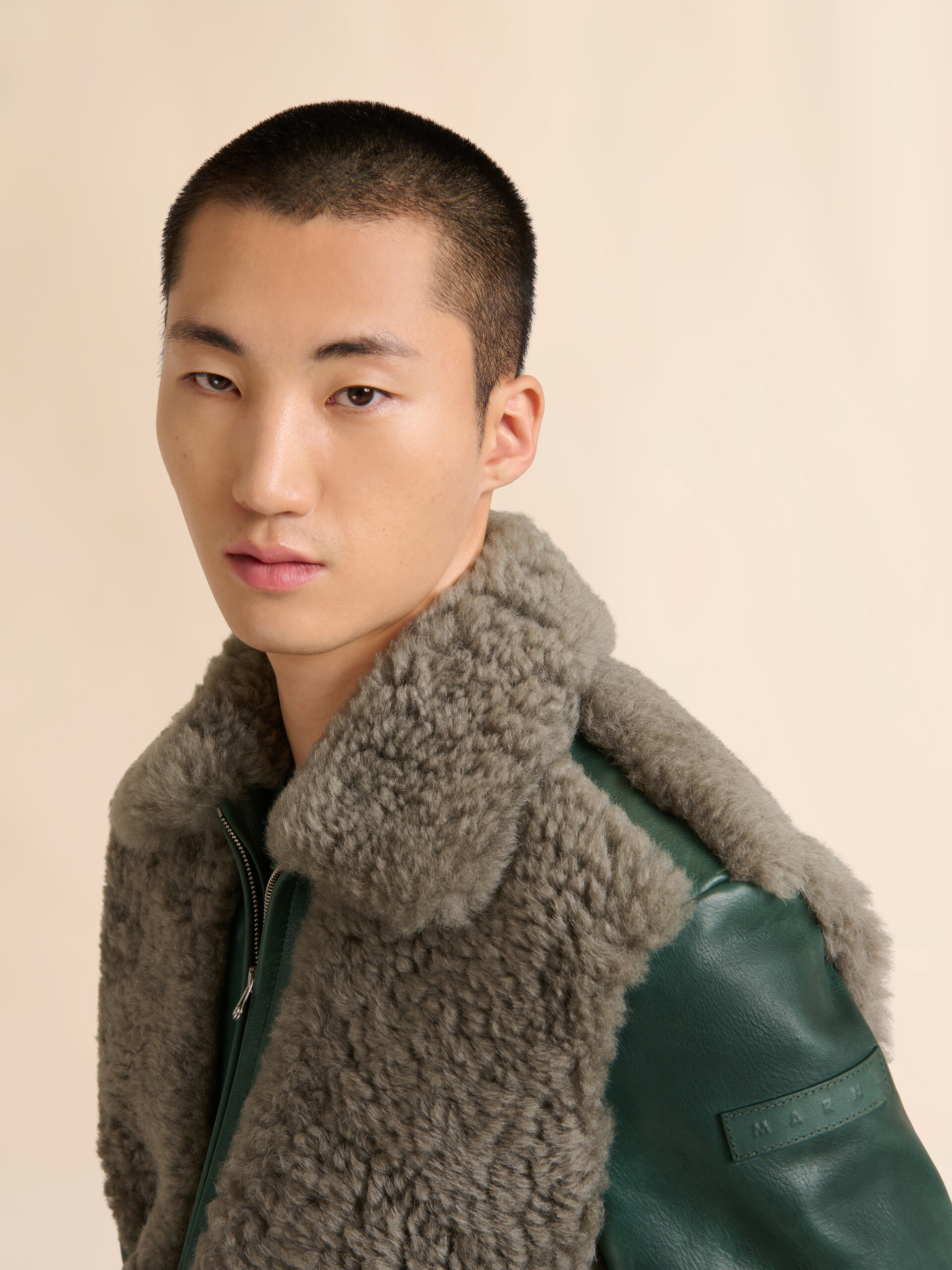 Grüne Lederjacke mit Lammfelldetails - Jacken - Image 4