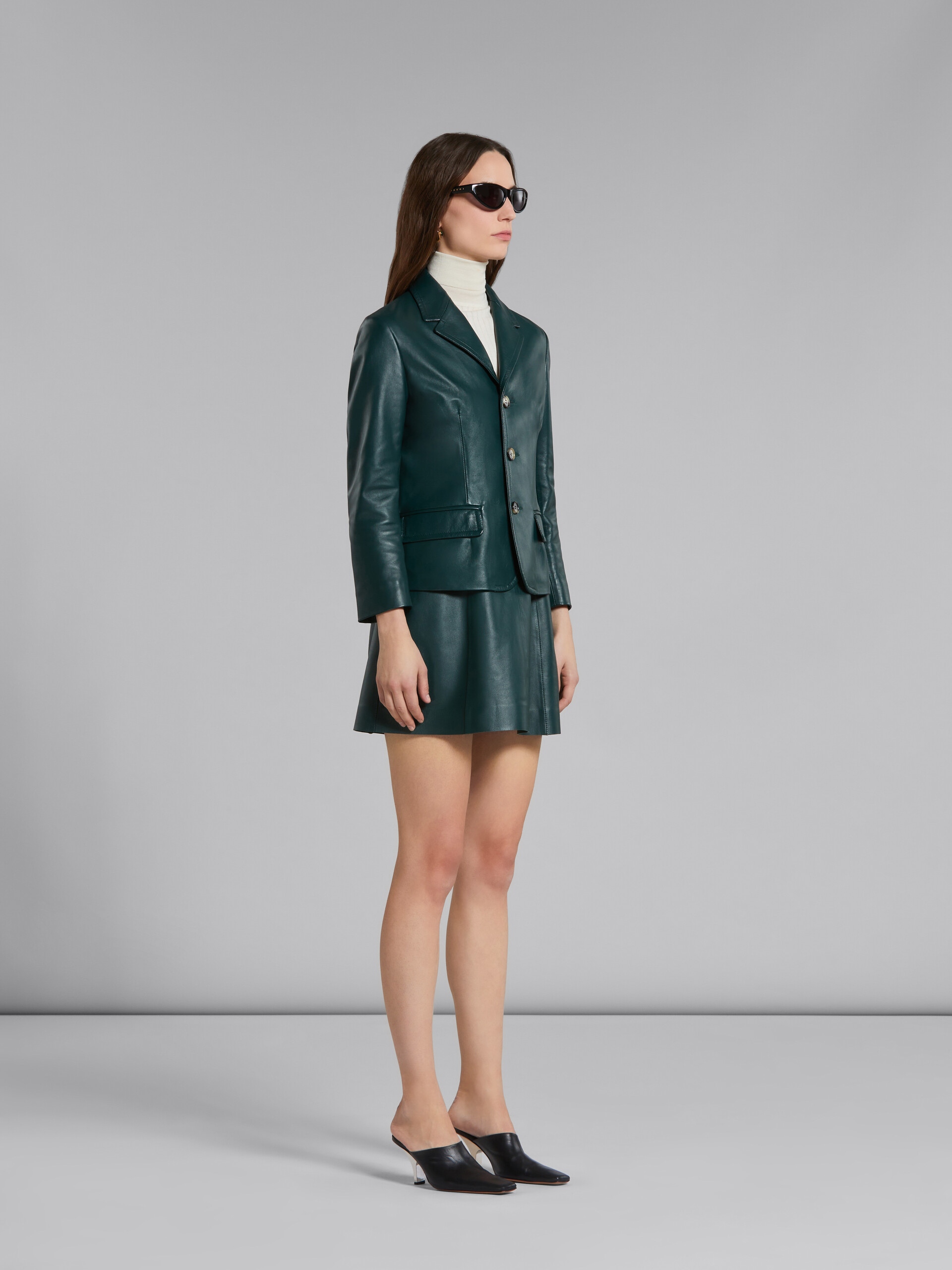 Kleid aus grünem Leder mit V-Ausschnitt - Kleider - Image 6