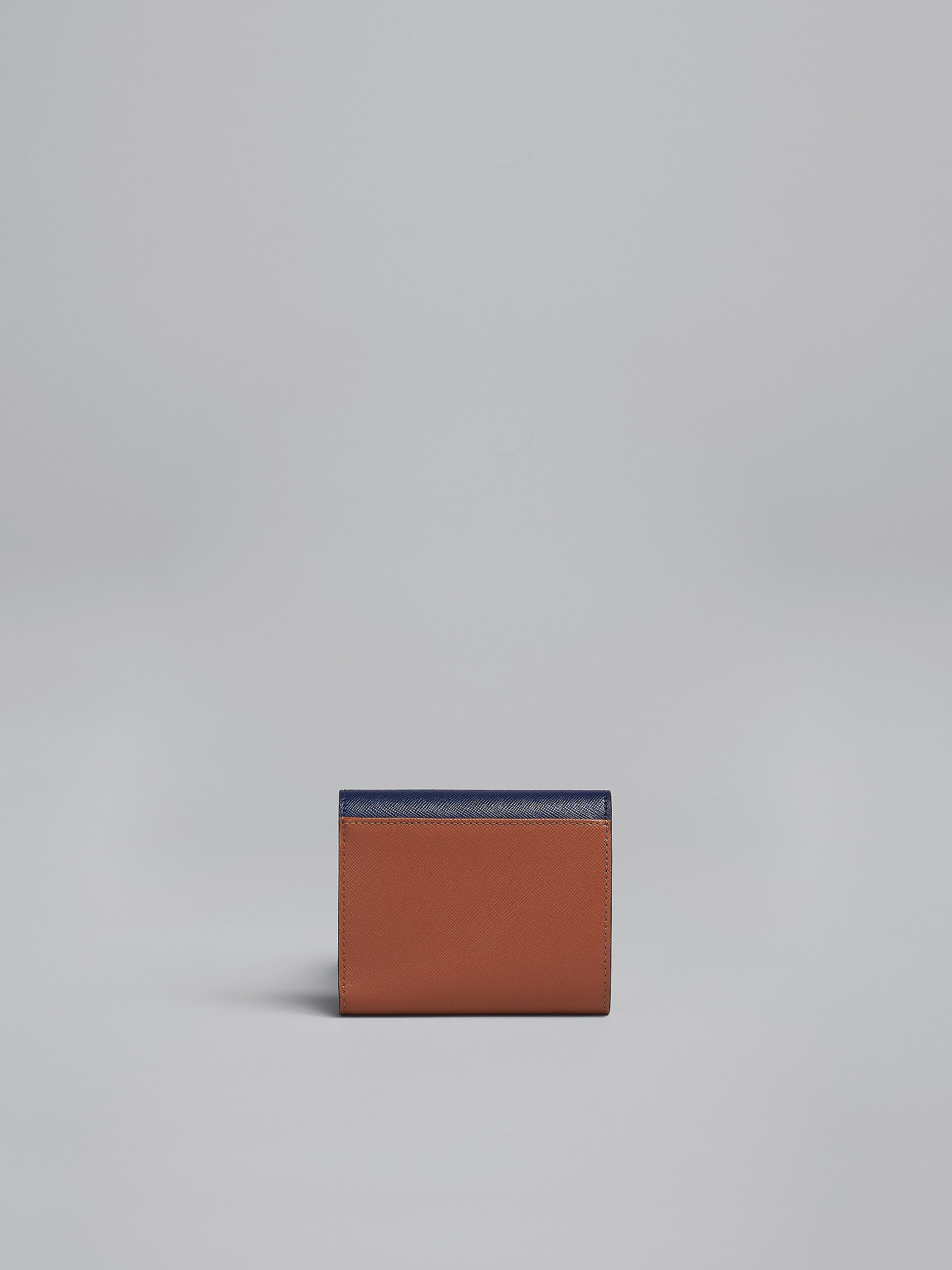Portafoglio tri-fold in saffiano blu bianco e marrone - Portafogli - Image 3
