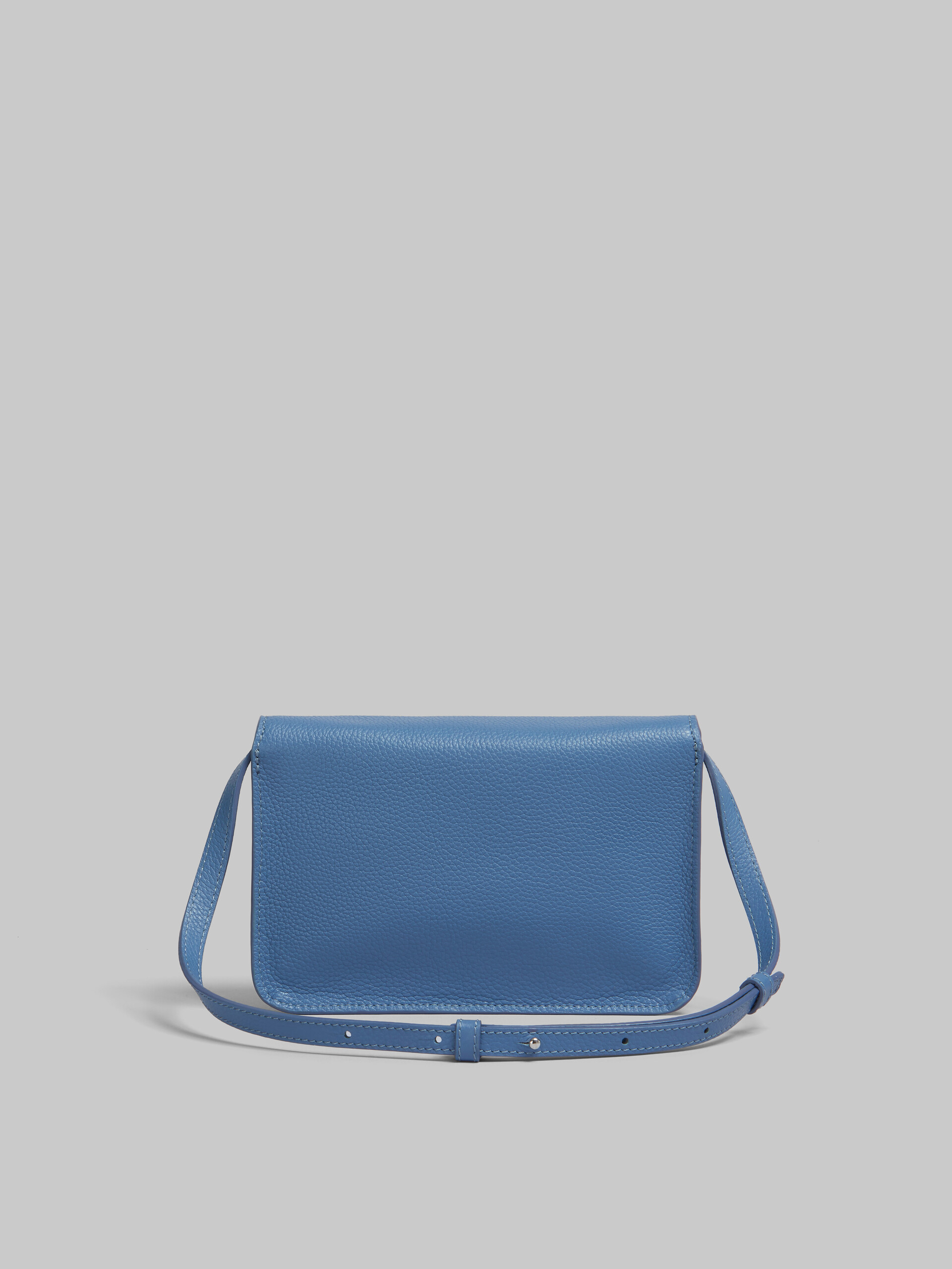 Sac porté épaule en cuir bleu avec effet raccommodé Marni - Pochettes - Image 3